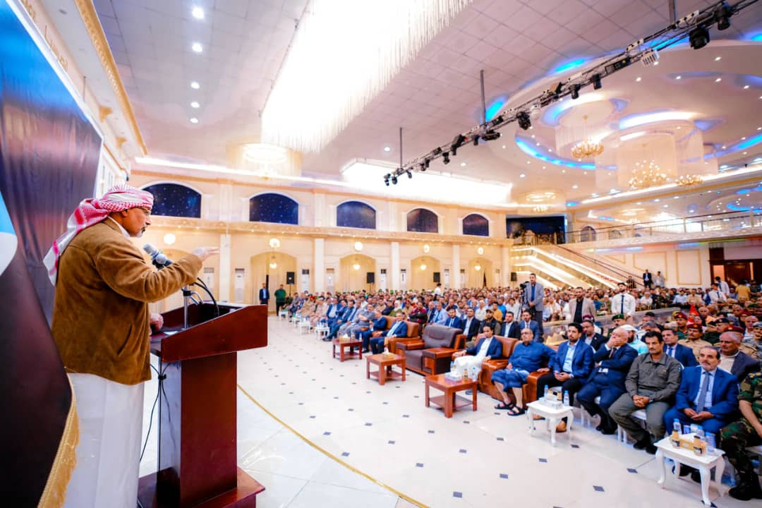 الرئيس الزُبيدي يعقد اجتماعا موسعا بقيادات السلطة المحلية والمجلس الانتقالي والقادة العسكريين والأمنيين والشخصيات الاجتماعية بالعاصمة عدن الرئيس الزُبيدي يعقد اجتماعا موسعا بقيادات السلطة المحلية والمجلس الانتقالي والقادة العسكريين والأمنيين والشخصيات الاجتماعية بالعاصمة عدن
