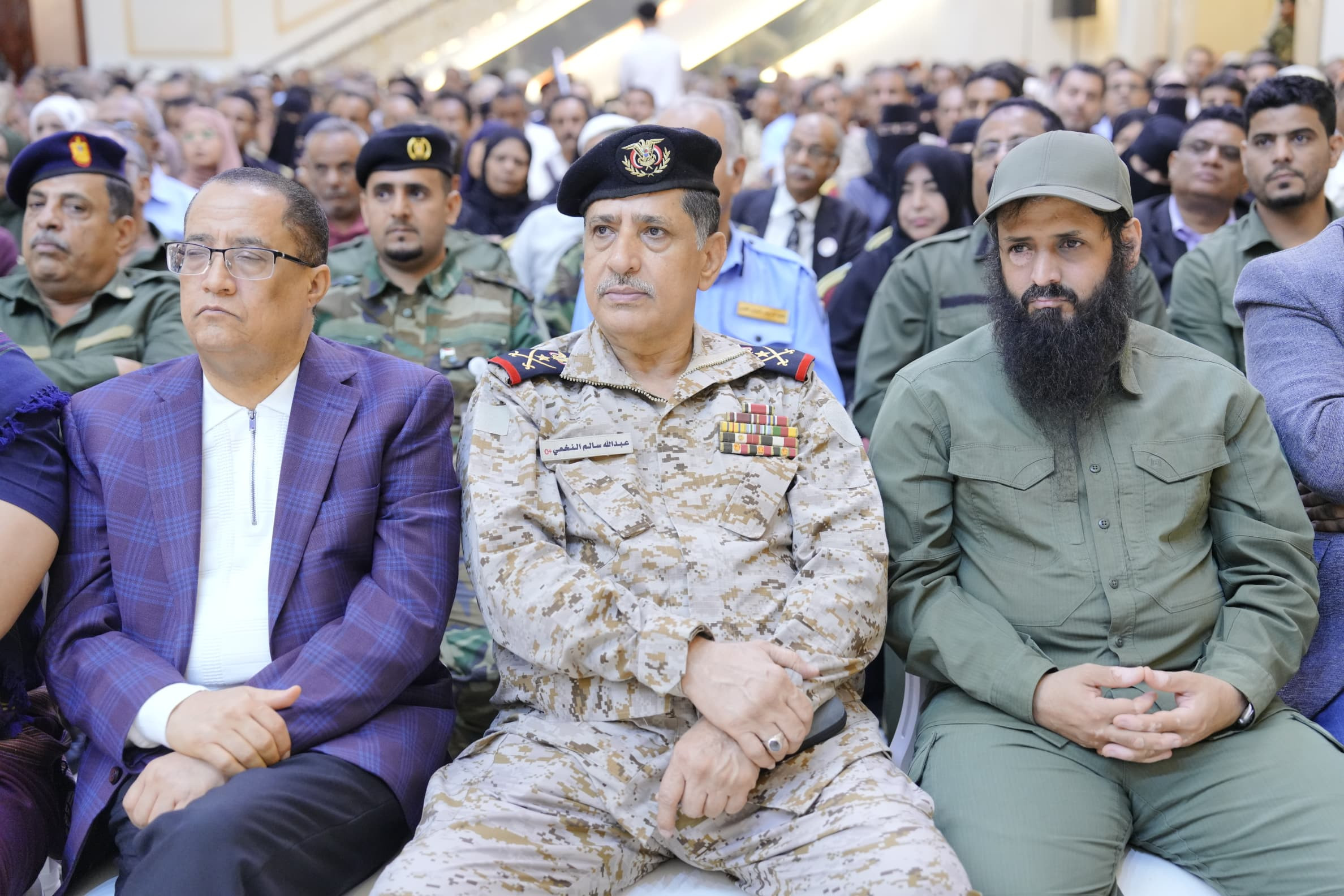 الرئيس الزُبيدي يعقد اجتماعا موسعا بقيادات السلطة المحلية والمجلس الانتقالي والقادة العسكريين والأمنيين والشخصيات الاجتماعية بالعاصمة عدن الرئيس الزُبيدي يعقد اجتماعا موسعا بقيادات السلطة المحلية والمجلس الانتقالي والقادة العسكريين والأمنيين والشخصيات الاجتماعية بالعاصمة عدن