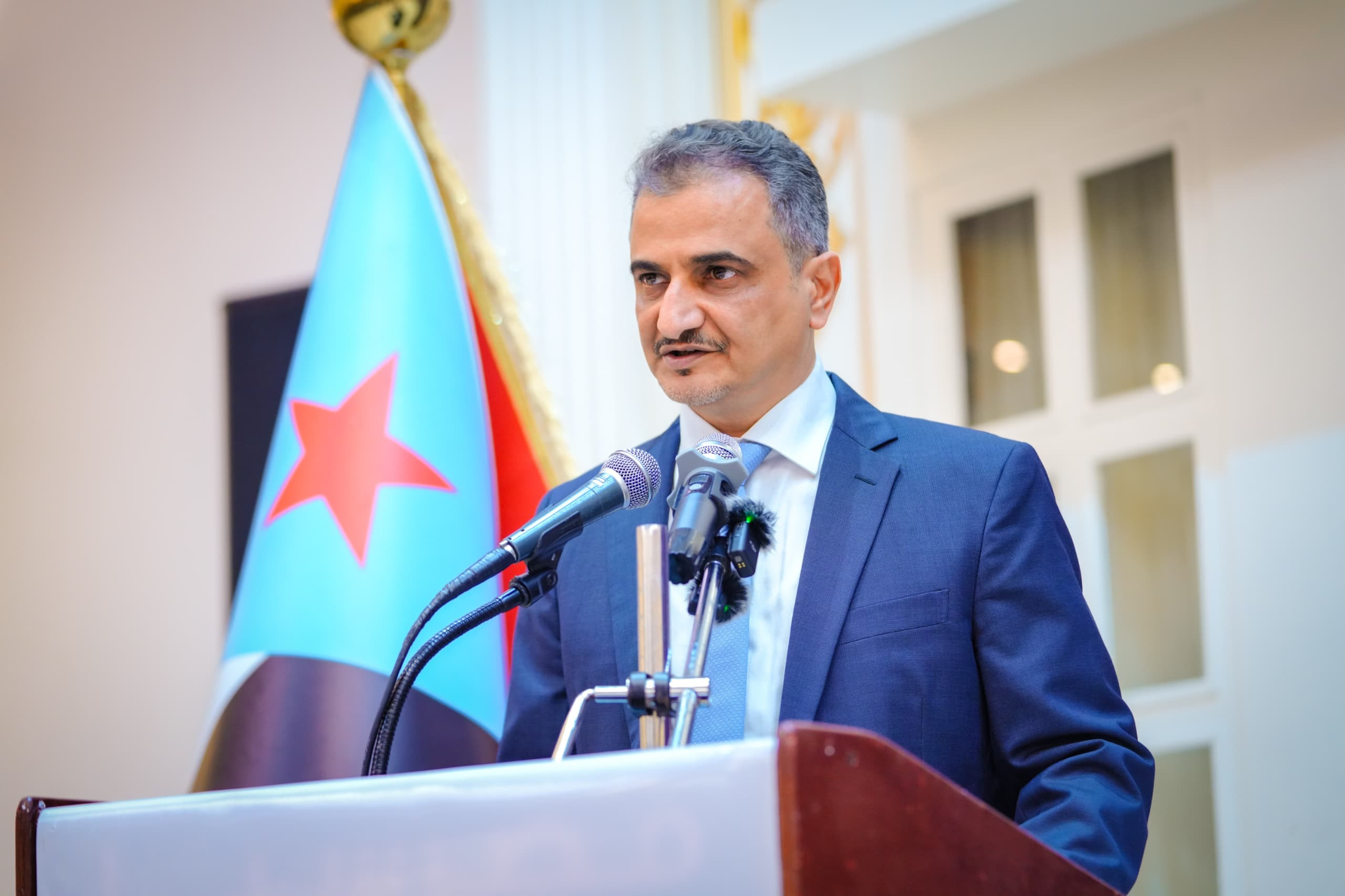 الرئيس الزُبيدي يعقد اجتماعا موسعا بقيادات السلطة المحلية والمجلس الانتقالي والقادة العسكريين والأمنيين والشخصيات الاجتماعية بالعاصمة عدن الرئيس الزُبيدي يعقد اجتماعا موسعا بقيادات السلطة المحلية والمجلس الانتقالي والقادة العسكريين والأمنيين والشخصيات الاجتماعية بالعاصمة عدن