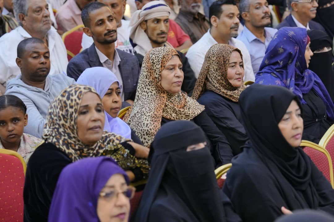 الرئيس الزُبيدي يعقد اجتماعا موسعا بقيادات السلطة المحلية والمجلس الانتقالي والقادة العسكريين والأمنيين والشخصيات الاجتماعية بالعاصمة عدن الرئيس الزُبيدي يعقد اجتماعا موسعا بقيادات السلطة المحلية والمجلس الانتقالي والقادة العسكريين والأمنيين والشخصيات الاجتماعية بالعاصمة عدن