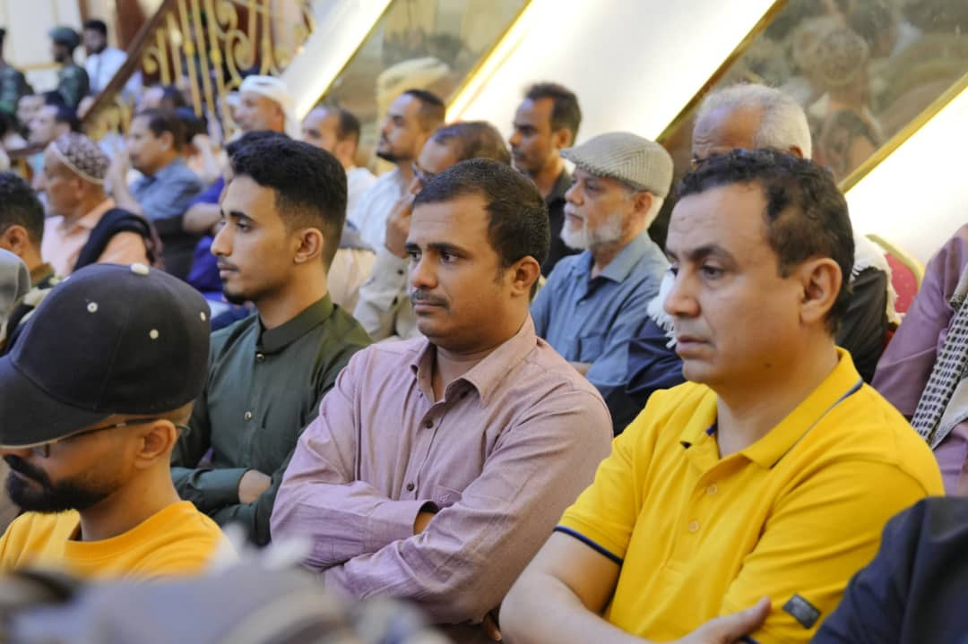 الرئيس الزُبيدي يعقد اجتماعا موسعا بقيادات السلطة المحلية والمجلس الانتقالي والقادة العسكريين والأمنيين والشخصيات الاجتماعية بالعاصمة عدن الرئيس الزُبيدي يعقد اجتماعا موسعا بقيادات السلطة المحلية والمجلس الانتقالي والقادة العسكريين والأمنيين والشخصيات الاجتماعية بالعاصمة عدن