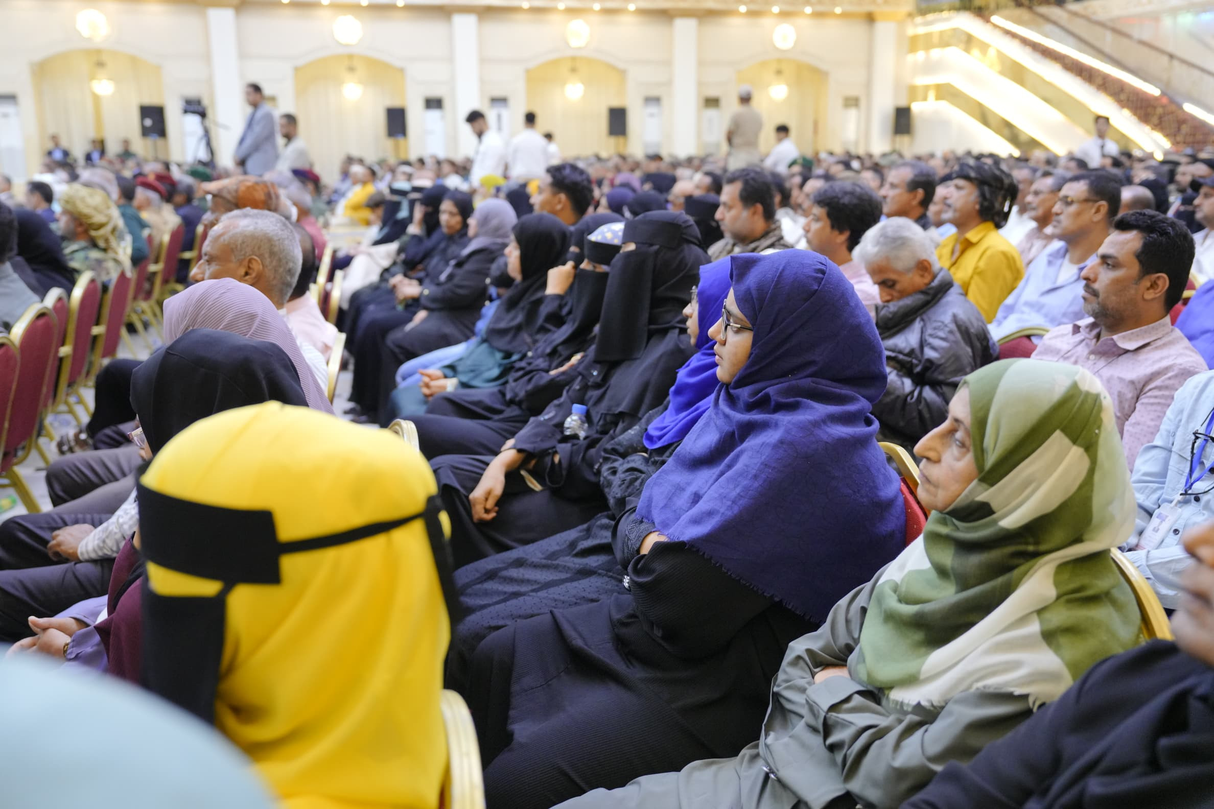 الرئيس الزُبيدي يعقد اجتماعا موسعا بقيادات السلطة المحلية والمجلس الانتقالي والقادة العسكريين والأمنيين والشخصيات الاجتماعية بالعاصمة عدن الرئيس الزُبيدي يعقد اجتماعا موسعا بقيادات السلطة المحلية والمجلس الانتقالي والقادة العسكريين والأمنيين والشخصيات الاجتماعية بالعاصمة عدن