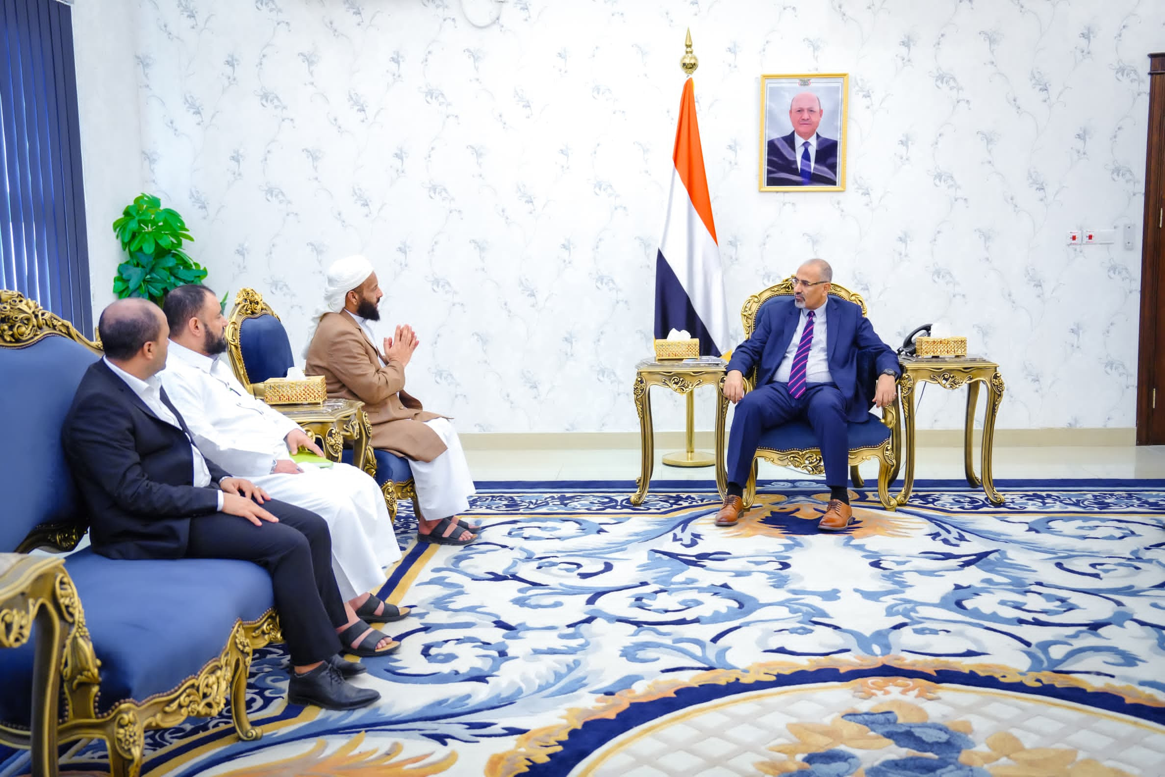 الرئيس الزُبيدي يطّلع على استعدادات وزارة الأوقاف لموسم الحج الرئيس الزُبيدي يطّلع على استعدادات وزارة الأوقاف لموسم الحج