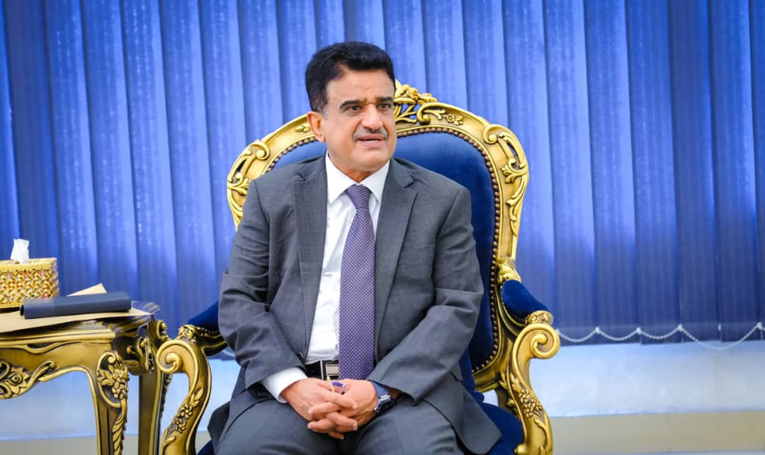 الرئيس الزُبيدي يطلع على تحديات القطاع النفطي وجهود تغطية السوق المحلية الرئيس الزُبيدي يطلع على تحديات القطاع النفطي وجهود تغطية السوق المحلية