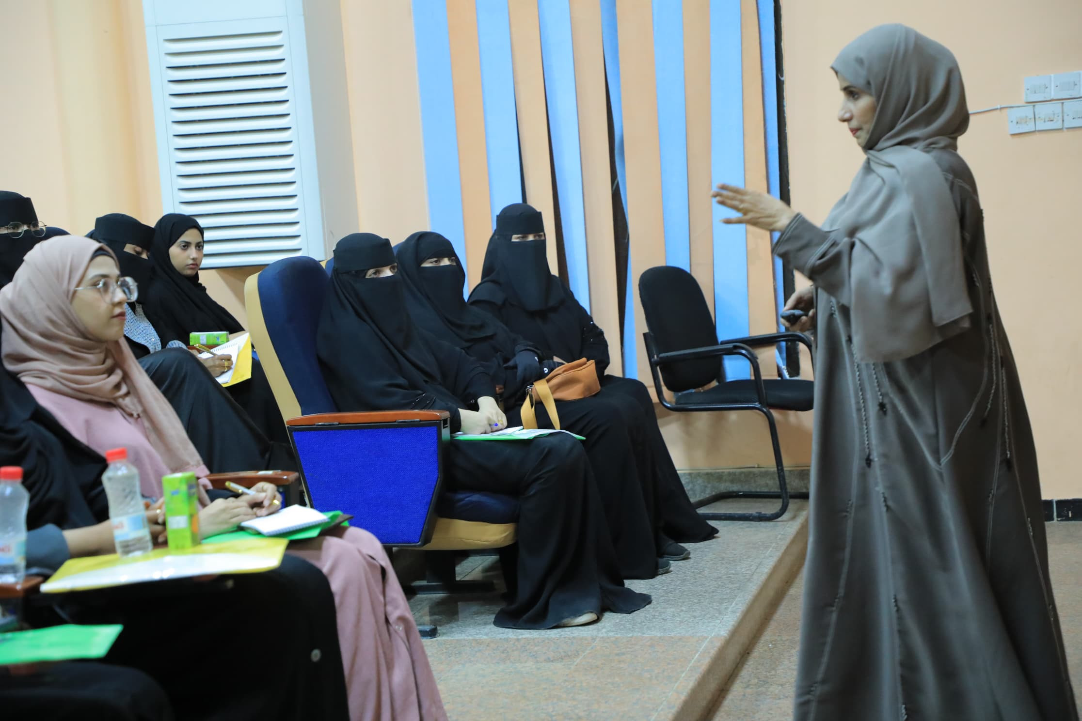 برعاية الأمانة العامة.. الاتحاد العام لطلاب جامعة عدن ينظم أمسية رمضانية عن دور الطالبات في العمل التطوعي برعاية الأمانة العامة.. الاتحاد العام لطلاب جامعة عدن ينظم أمسية رمضانية عن دور الطالبات في العمل التطوعي