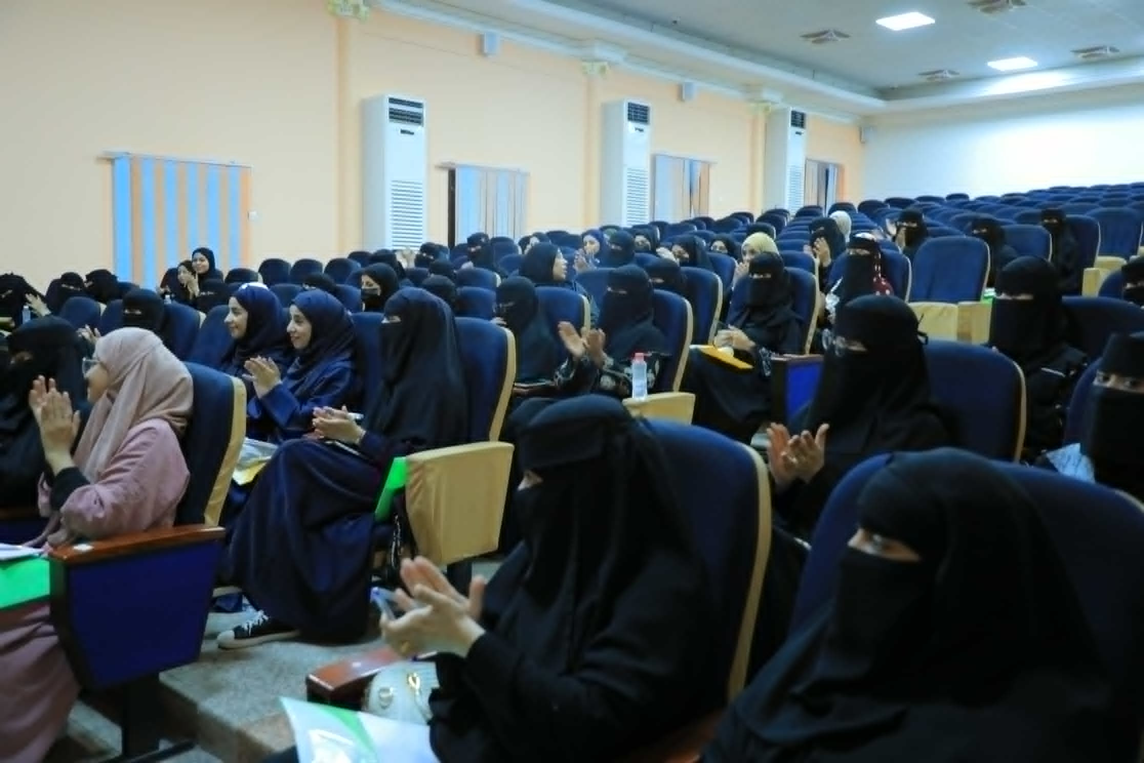 برعاية الأمانة العامة.. الاتحاد العام لطلاب جامعة عدن ينظم أمسية رمضانية عن دور الطالبات في العمل التطوعي برعاية الأمانة العامة.. الاتحاد العام لطلاب جامعة عدن ينظم أمسية رمضانية عن دور الطالبات في العمل التطوعي