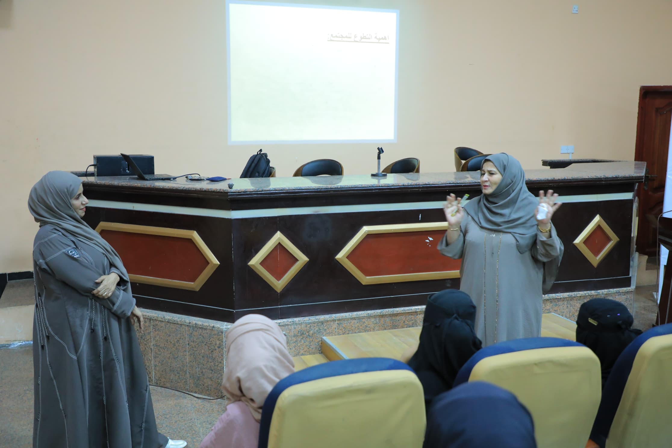 برعاية الأمانة العامة.. الاتحاد العام لطلاب جامعة عدن ينظم أمسية رمضانية عن دور الطالبات في العمل التطوعي برعاية الأمانة العامة.. الاتحاد العام لطلاب جامعة عدن ينظم أمسية رمضانية عن دور الطالبات في العمل التطوعي