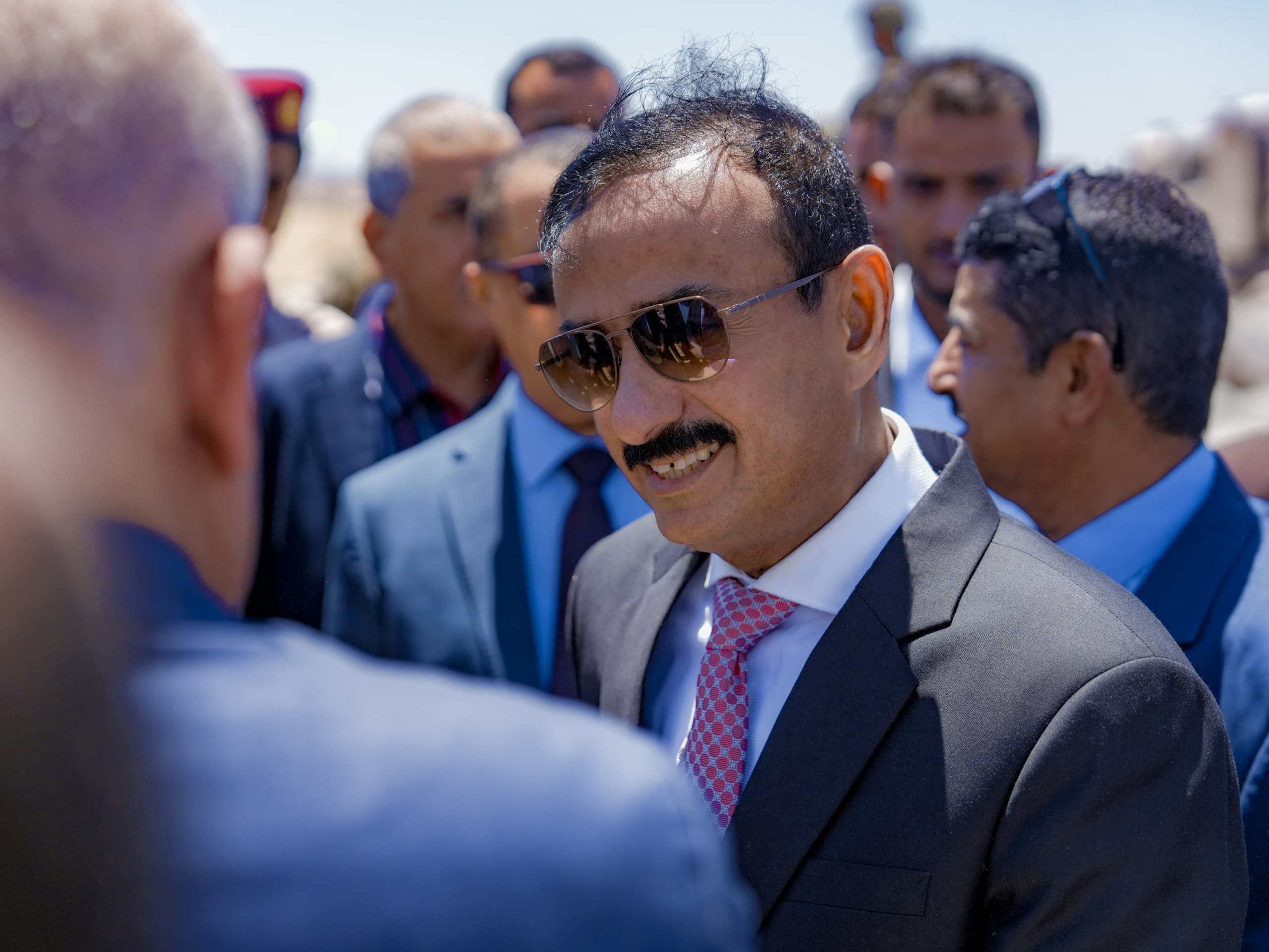 الرئيس الزُبيدي يتفقد مستشفى الهيئة بشبوة ويطّلع على مستوى الإنجاز في مشروع الجامعة الرئيس الزُبيدي يتفقد مستشفى الهيئة بشبوة ويطّلع على مستوى الإنجاز في مشروع الجامعة