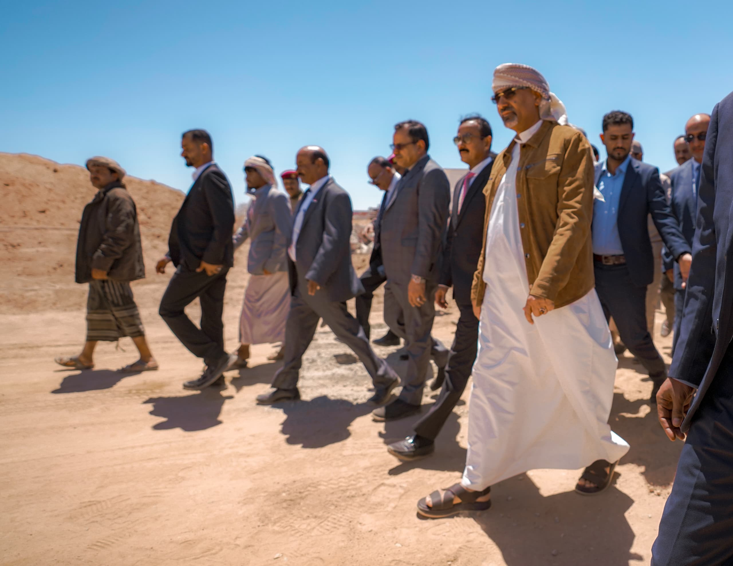 الرئيس الزُبيدي يتفقد مستشفى الهيئة بشبوة ويطّلع على مستوى الإنجاز في مشروع الجامعة الرئيس الزُبيدي يتفقد مستشفى الهيئة بشبوة ويطّلع على مستوى الإنجاز في مشروع الجامعة