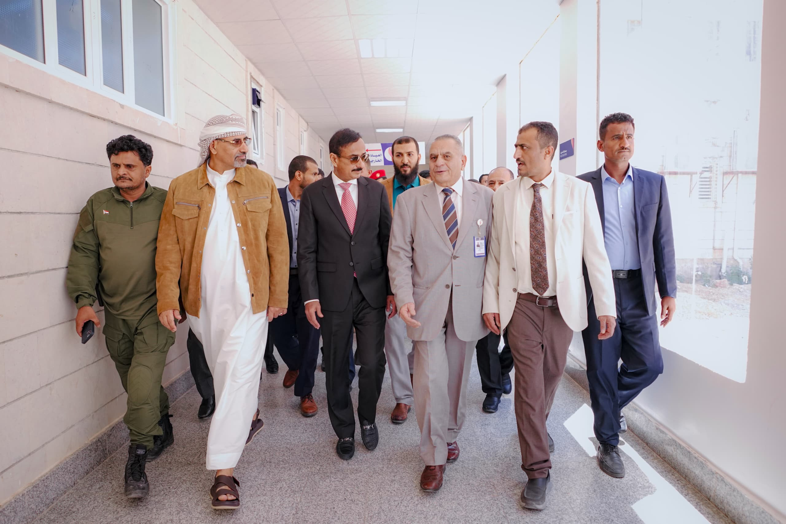 الرئيس الزُبيدي يتفقد مستشفى الهيئة بشبوة ويطّلع على مستوى الإنجاز في مشروع الجامعة الرئيس الزُبيدي يتفقد مستشفى الهيئة بشبوة ويطّلع على مستوى الإنجاز في مشروع الجامعة