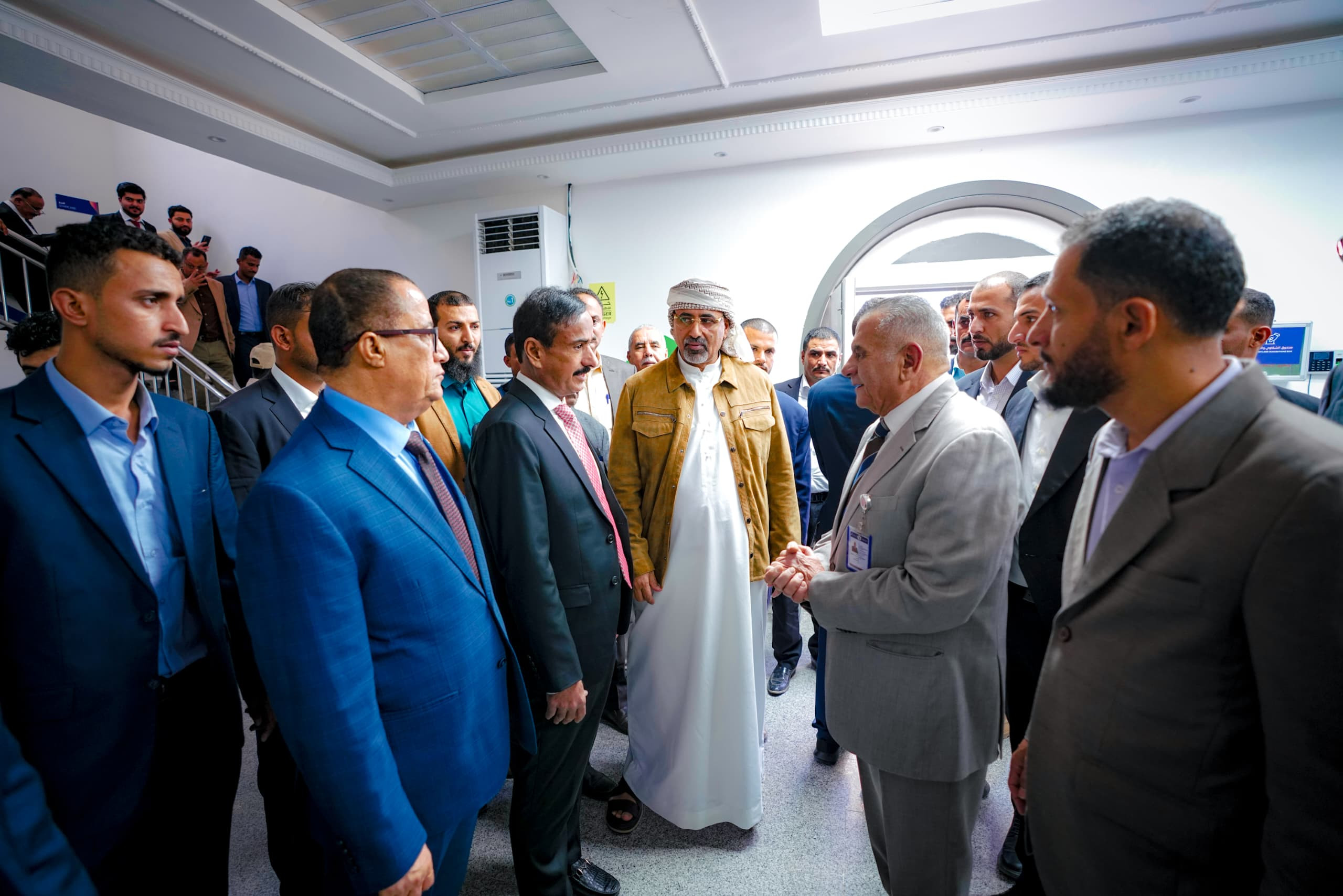 الرئيس الزُبيدي يتفقد مستشفى الهيئة بشبوة ويطّلع على مستوى الإنجاز في مشروع الجامعة الرئيس الزُبيدي يتفقد مستشفى الهيئة بشبوة ويطّلع على مستوى الإنجاز في مشروع الجامعة
