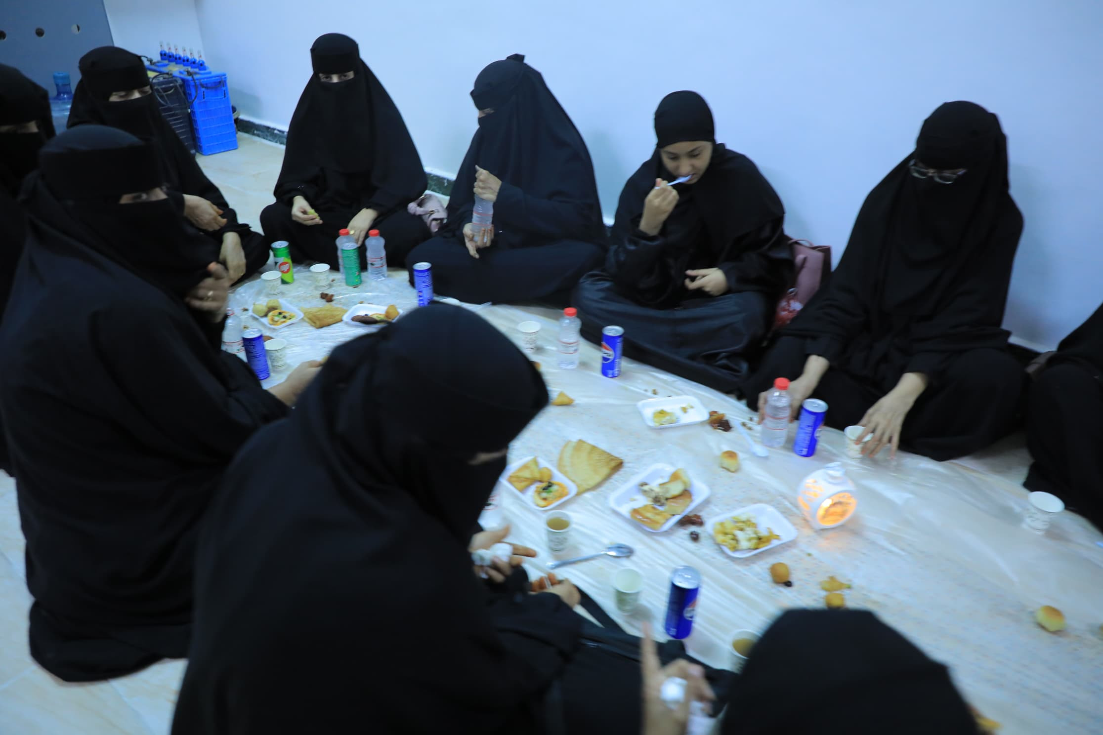 الأمانة العامة تنظم إفطارًا جماعيًا وأمسية رمضانية لدعم الفتيات من الصم والبكم بالعاصمة عدن الأمانة العامة تنظم إفطارًا جماعيًا وأمسية رمضانية لدعم الفتيات من الصم والبكم بالعاصمة عدن