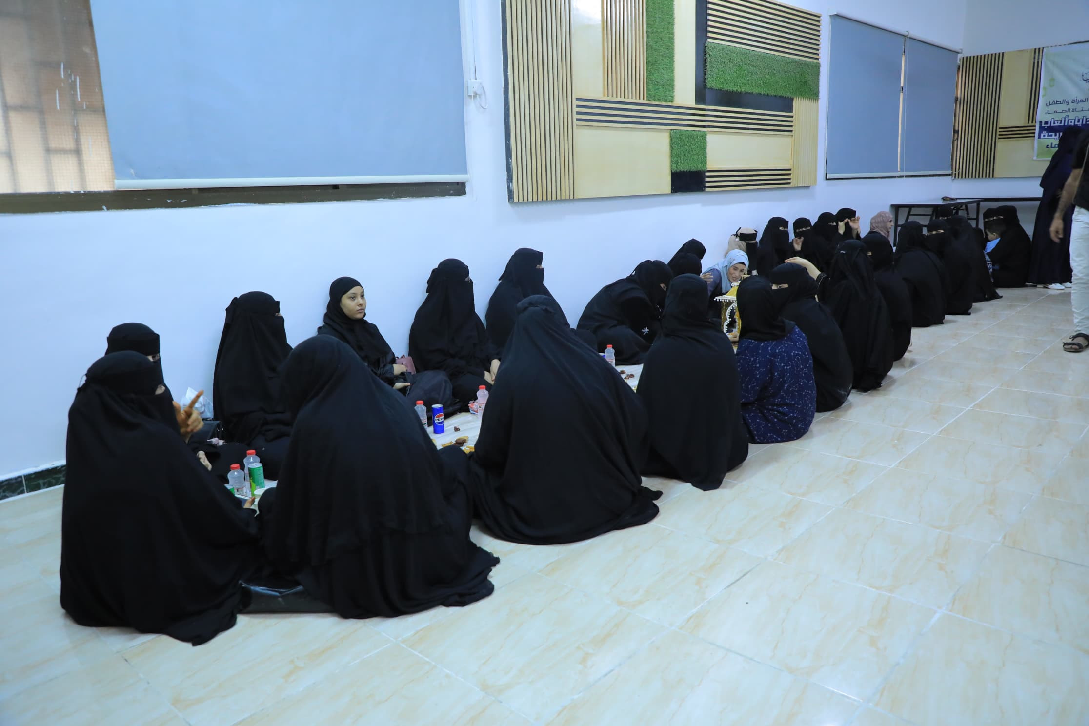 الأمانة العامة تنظم إفطارًا جماعيًا وأمسية رمضانية لدعم الفتيات من الصم والبكم بالعاصمة عدن الأمانة العامة تنظم إفطارًا جماعيًا وأمسية رمضانية لدعم الفتيات من الصم والبكم بالعاصمة عدن