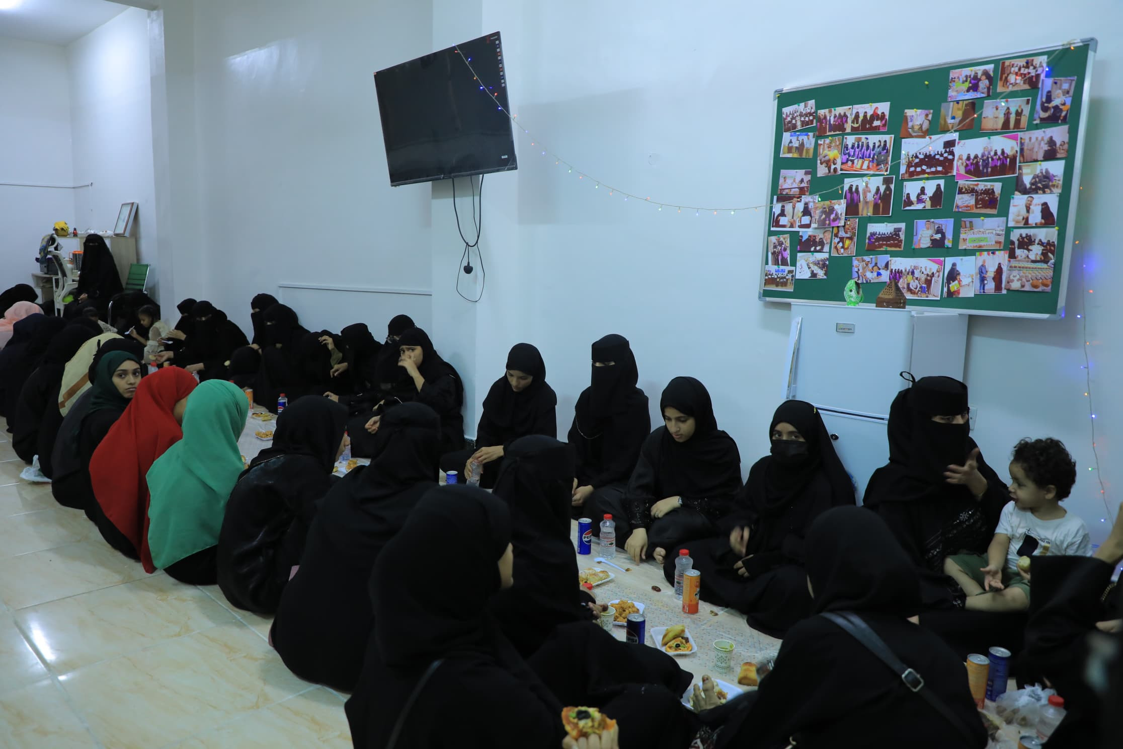 الأمانة العامة تنظم إفطارًا جماعيًا وأمسية رمضانية لدعم الفتيات من الصم والبكم بالعاصمة عدن الأمانة العامة تنظم إفطارًا جماعيًا وأمسية رمضانية لدعم الفتيات من الصم والبكم بالعاصمة عدن