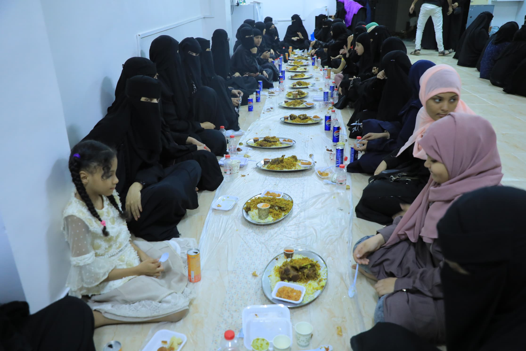 الأمانة العامة تنظم إفطارًا جماعيًا وأمسية رمضانية لدعم الفتيات من الصم والبكم بالعاصمة عدن الأمانة العامة تنظم إفطارًا جماعيًا وأمسية رمضانية لدعم الفتيات من الصم والبكم بالعاصمة عدن