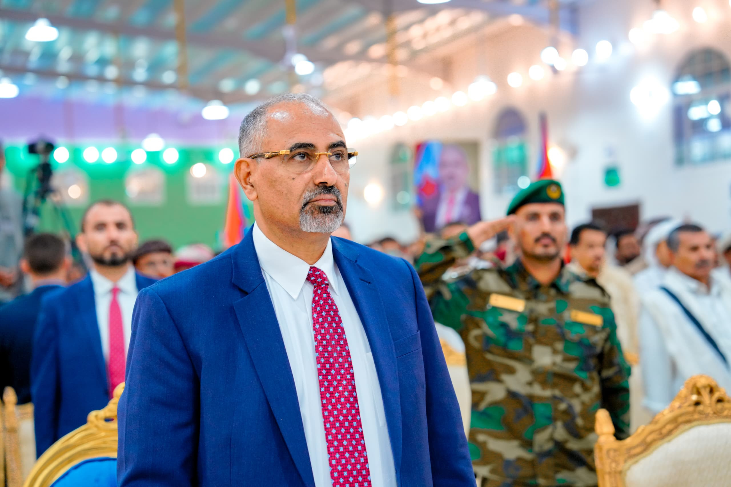 الرئيس الزُبيدي يشهد الأمسية الرمضانية الحاشدة التي أقامتها قيادة المهرة بمناسبة زيارته للمحافظة الرئيس الزُبيدي يشهد الأمسية الرمضانية الحاشدة التي أقامتها قيادة المهرة بمناسبة زيارته للمحافظة