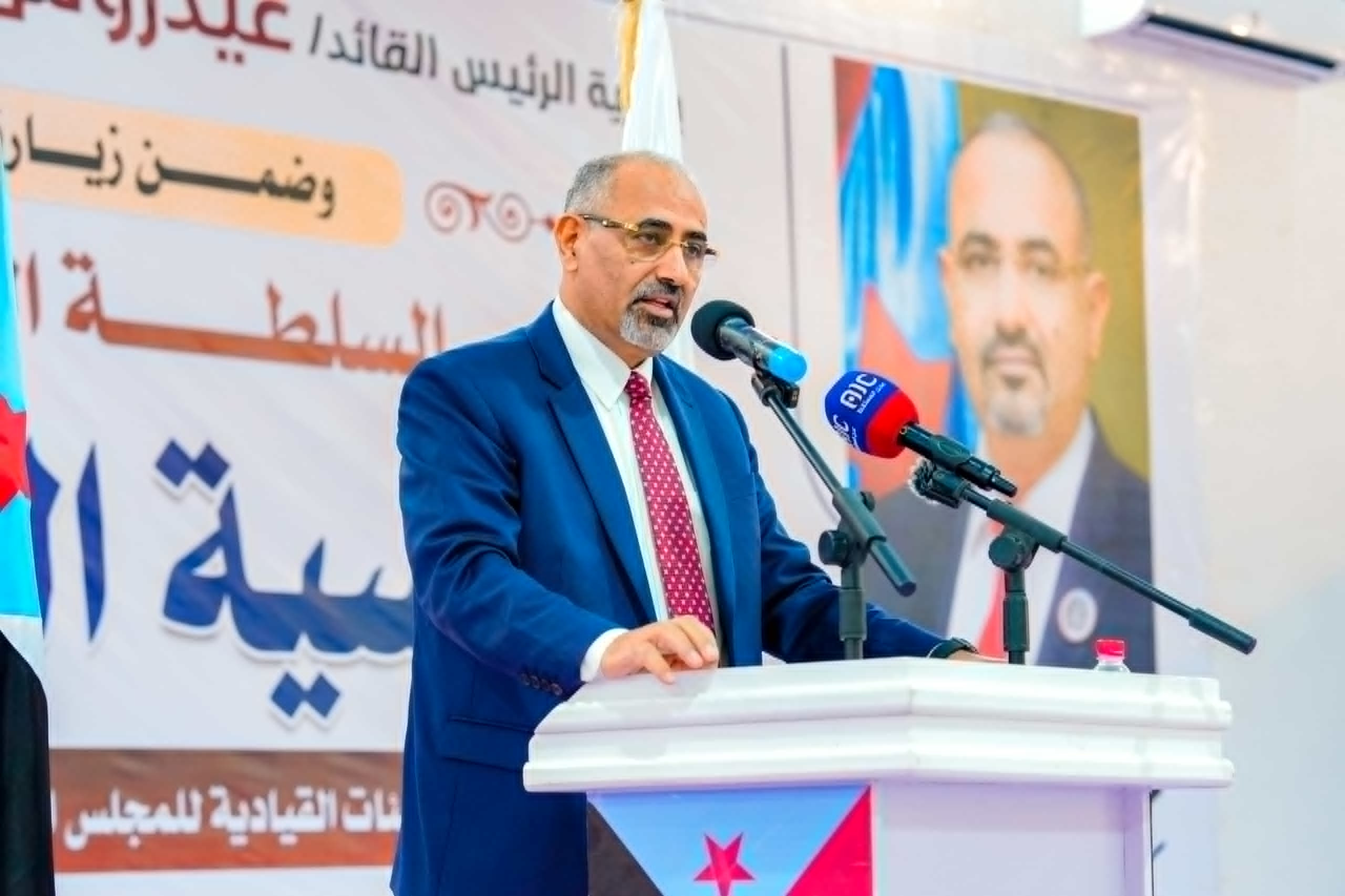 الرئيس الزُبيدي يشهد الأمسية الرمضانية الحاشدة التي أقامتها قيادة المهرة بمناسبة زيارته للمحافظة الرئيس الزُبيدي يشهد الأمسية الرمضانية الحاشدة التي أقامتها قيادة المهرة بمناسبة زيارته للمحافظة