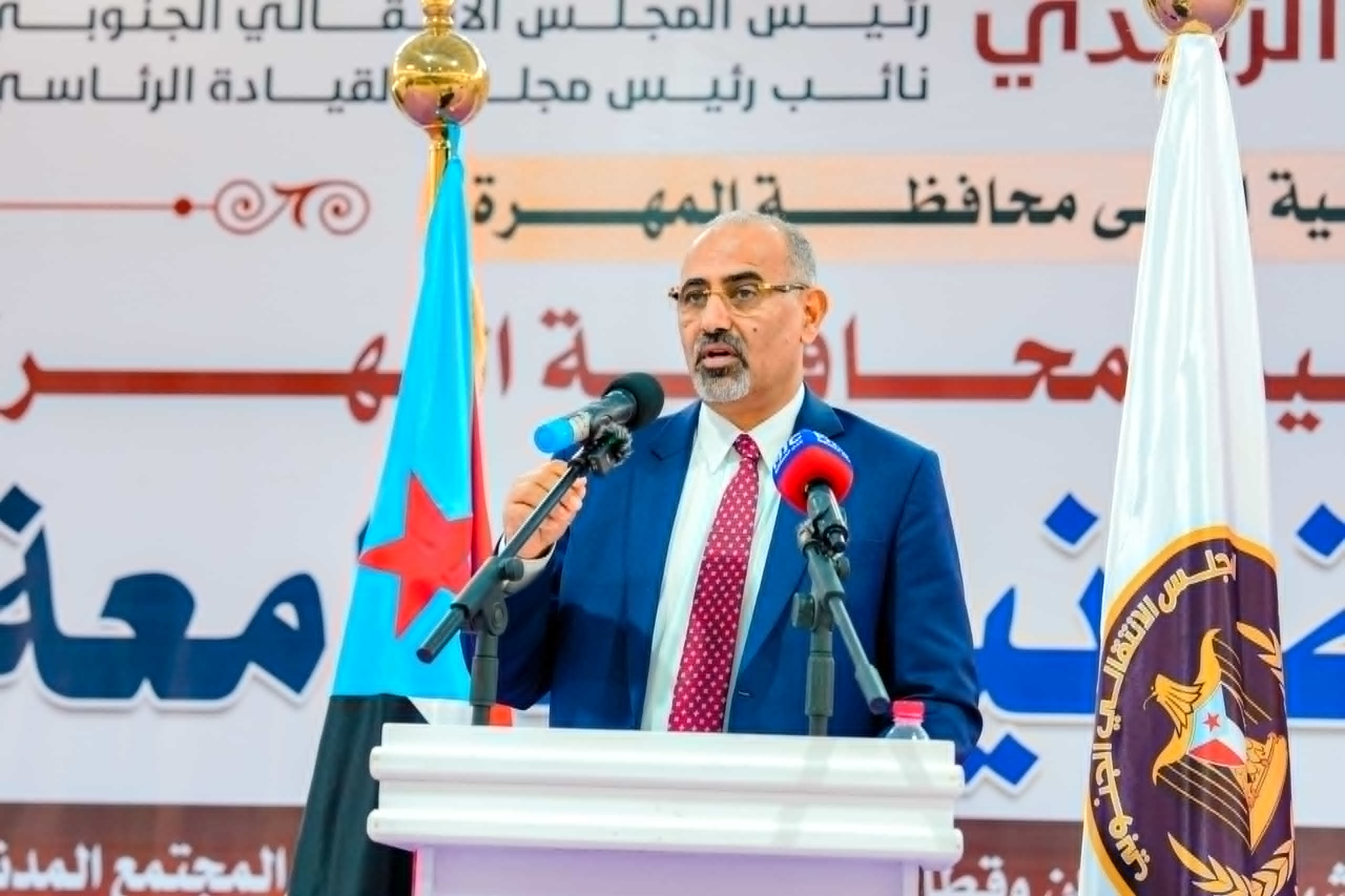الرئيس الزُبيدي يشهد الأمسية الرمضانية الحاشدة التي أقامتها قيادة المهرة بمناسبة زيارته للمحافظة الرئيس الزُبيدي يشهد الأمسية الرمضانية الحاشدة التي أقامتها قيادة المهرة بمناسبة زيارته للمحافظة