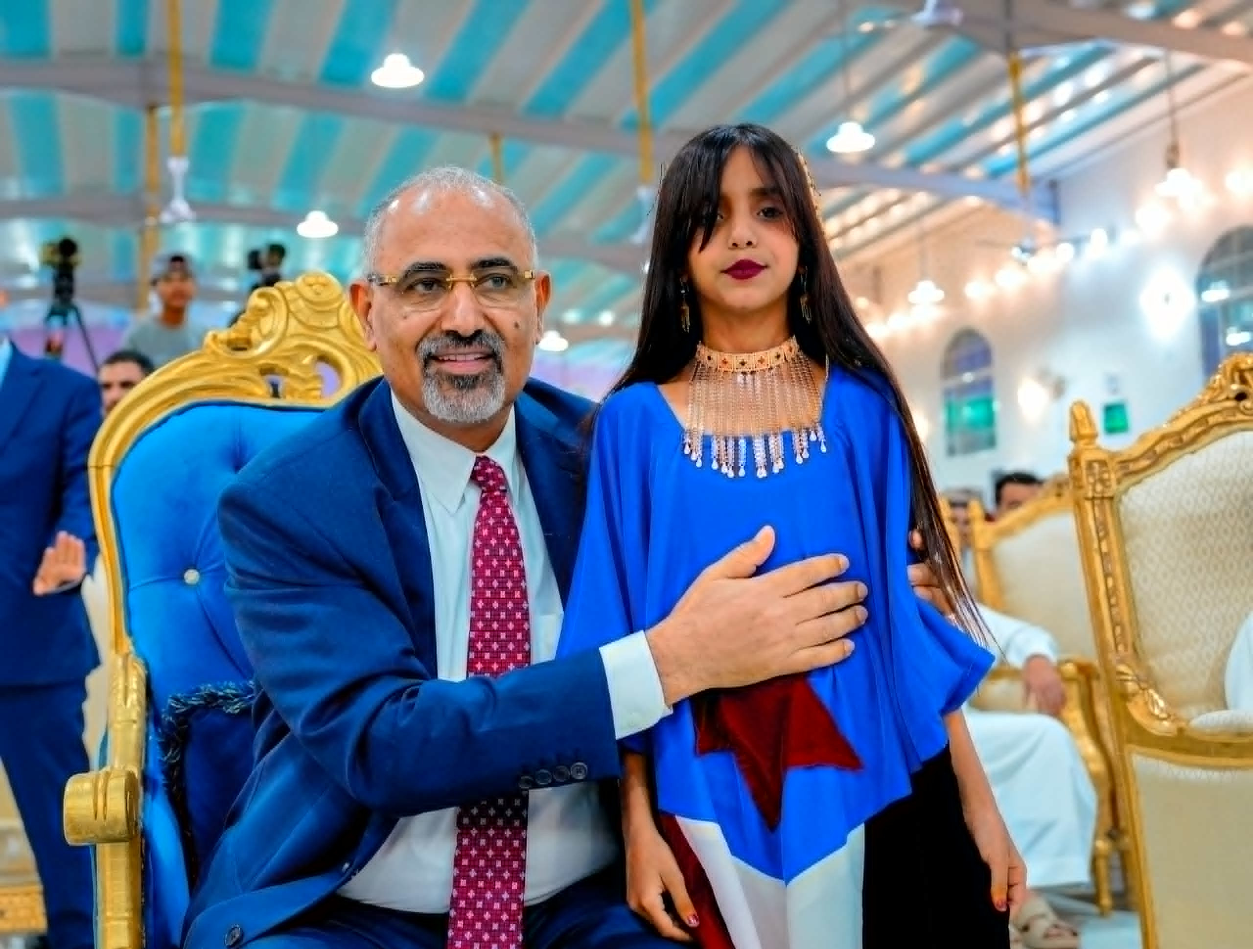 الرئيس الزُبيدي يشهد الأمسية الرمضانية الحاشدة التي أقامتها قيادة المهرة بمناسبة زيارته للمحافظة الرئيس الزُبيدي يشهد الأمسية الرمضانية الحاشدة التي أقامتها قيادة المهرة بمناسبة زيارته للمحافظة