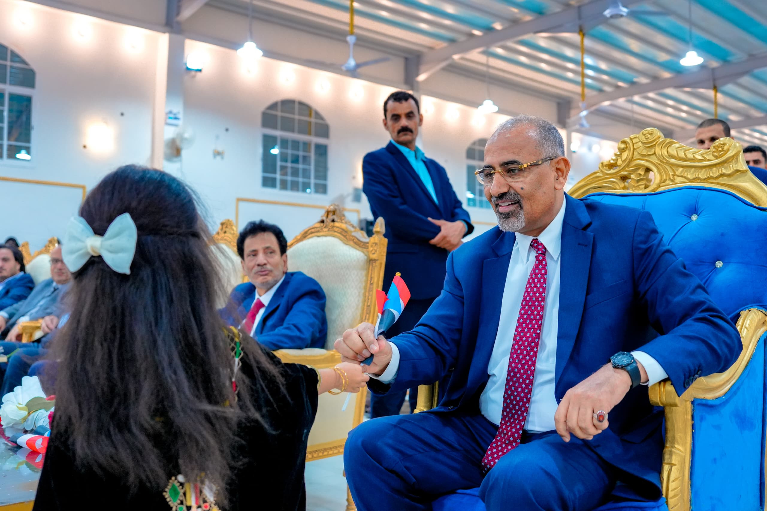 الرئيس الزُبيدي يشهد الأمسية الرمضانية الحاشدة التي أقامتها قيادة المهرة بمناسبة زيارته للمحافظة الرئيس الزُبيدي يشهد الأمسية الرمضانية الحاشدة التي أقامتها قيادة المهرة بمناسبة زيارته للمحافظة
