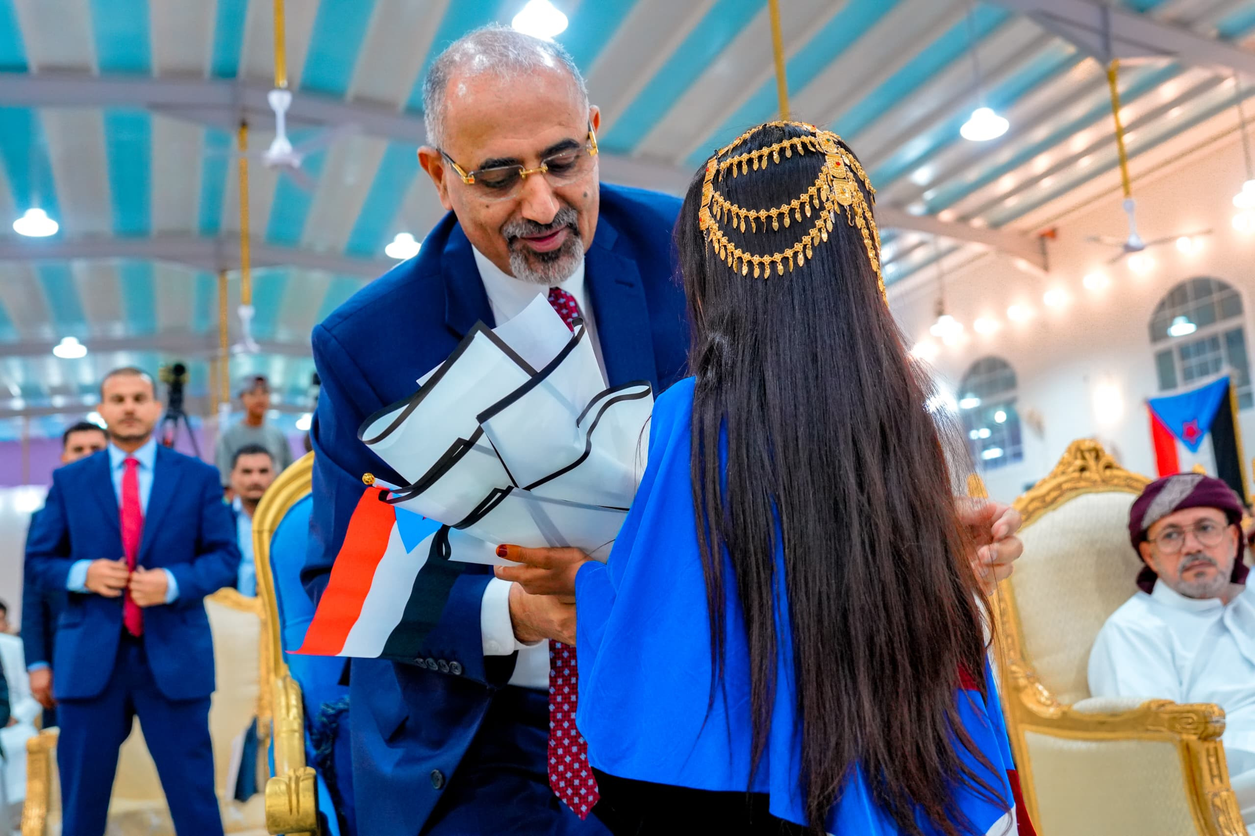 الرئيس الزُبيدي يشهد الأمسية الرمضانية الحاشدة التي أقامتها قيادة المهرة بمناسبة زيارته للمحافظة الرئيس الزُبيدي يشهد الأمسية الرمضانية الحاشدة التي أقامتها قيادة المهرة بمناسبة زيارته للمحافظة