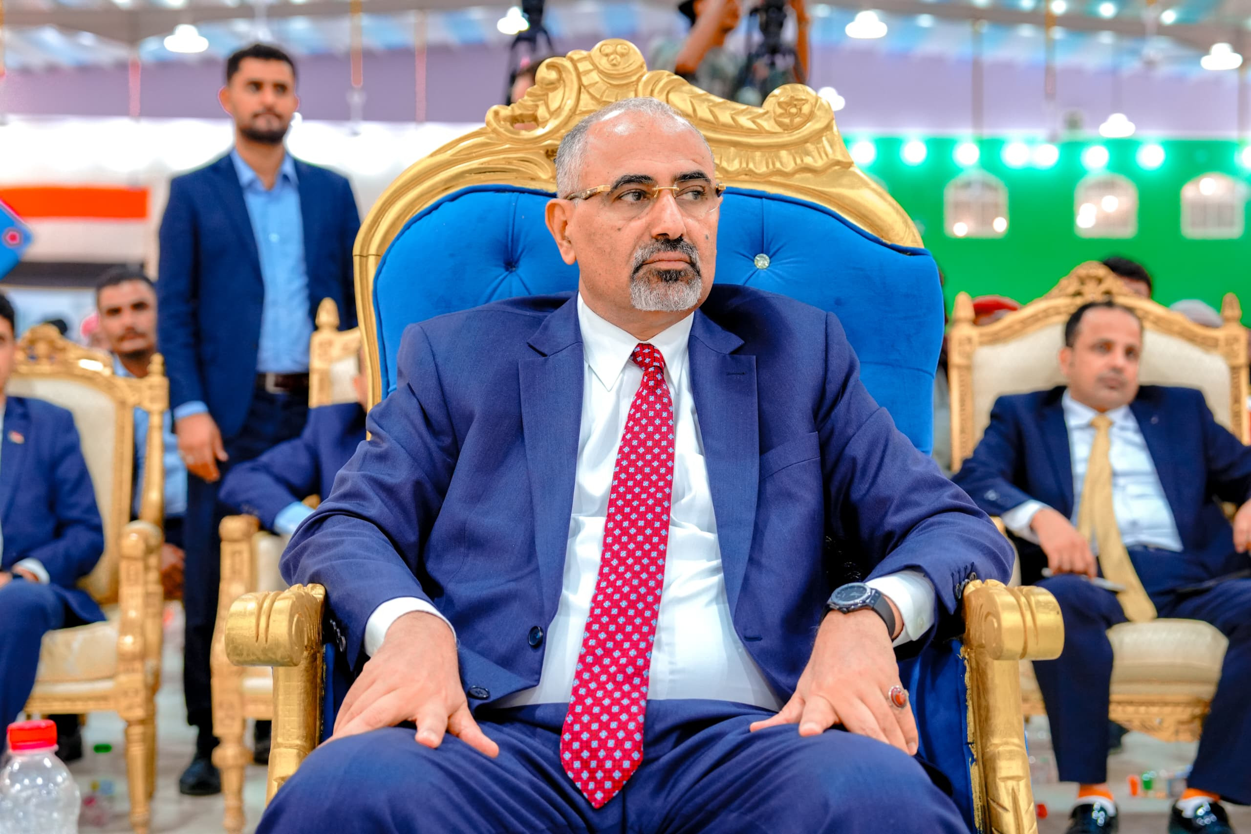 الرئيس الزُبيدي يشهد الأمسية الرمضانية الحاشدة التي أقامتها قيادة المهرة بمناسبة زيارته للمحافظة الرئيس الزُبيدي يشهد الأمسية الرمضانية الحاشدة التي أقامتها قيادة المهرة بمناسبة زيارته للمحافظة