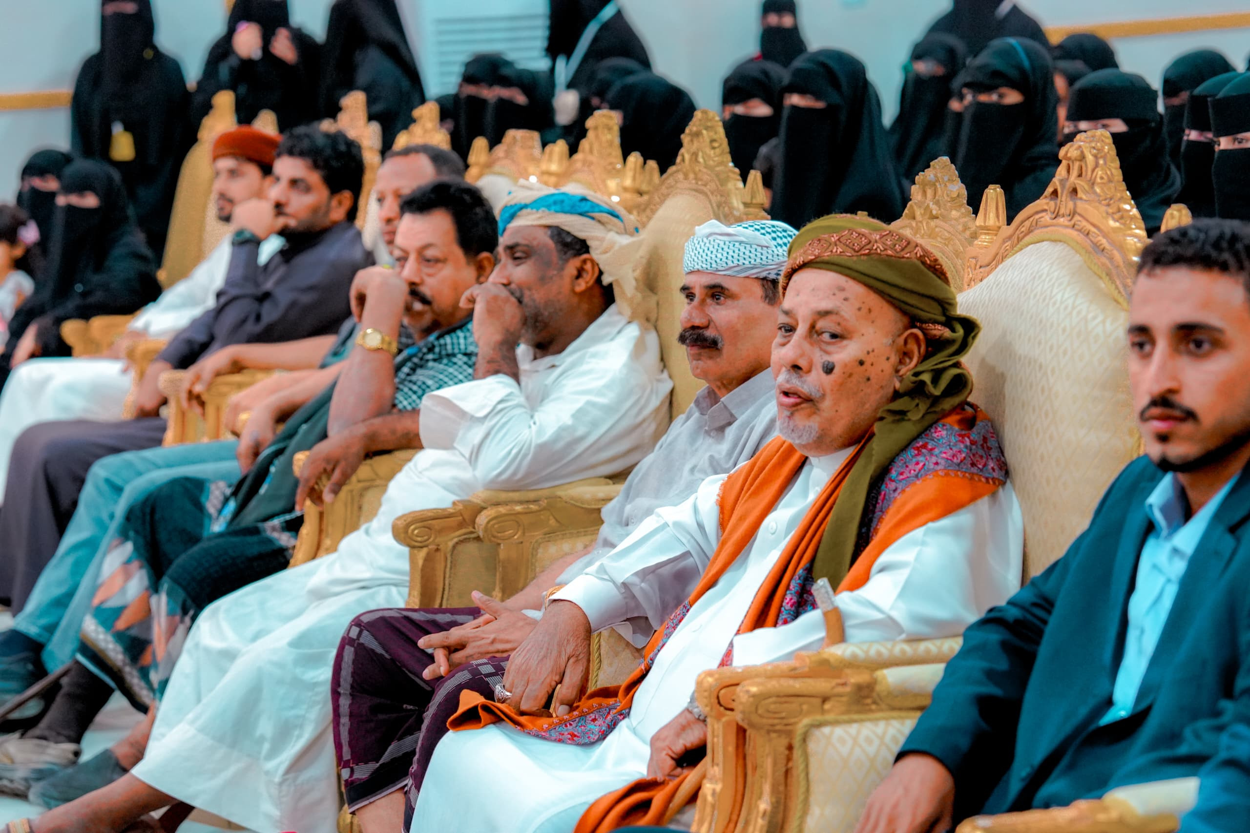 الرئيس الزُبيدي يشهد الأمسية الرمضانية الحاشدة التي أقامتها قيادة المهرة بمناسبة زيارته للمحافظة الرئيس الزُبيدي يشهد الأمسية الرمضانية الحاشدة التي أقامتها قيادة المهرة بمناسبة زيارته للمحافظة