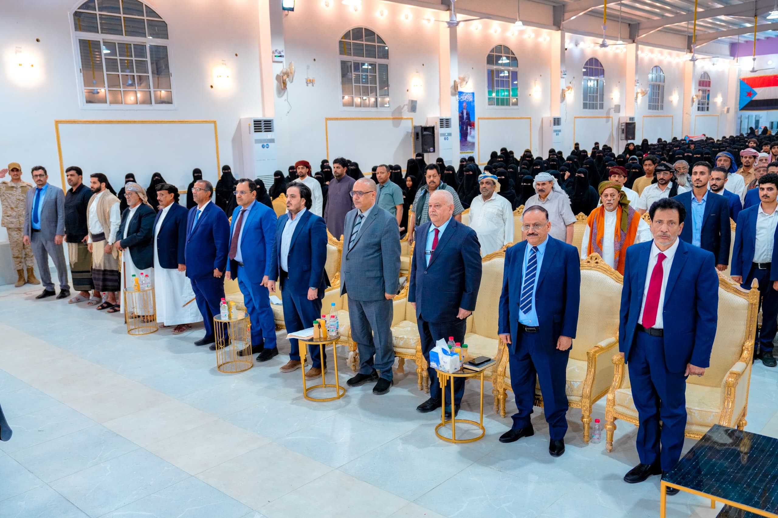 الرئيس الزُبيدي يشهد الأمسية الرمضانية الحاشدة التي أقامتها قيادة المهرة بمناسبة زيارته للمحافظة الرئيس الزُبيدي يشهد الأمسية الرمضانية الحاشدة التي أقامتها قيادة المهرة بمناسبة زيارته للمحافظة