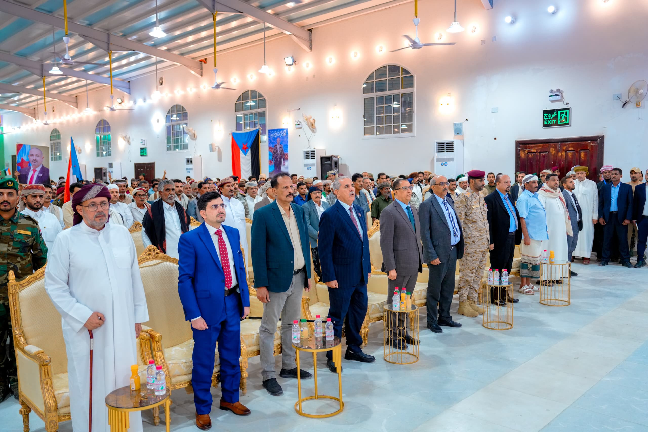 الرئيس الزُبيدي يشهد الأمسية الرمضانية الحاشدة التي أقامتها قيادة المهرة بمناسبة زيارته للمحافظة الرئيس الزُبيدي يشهد الأمسية الرمضانية الحاشدة التي أقامتها قيادة المهرة بمناسبة زيارته للمحافظة