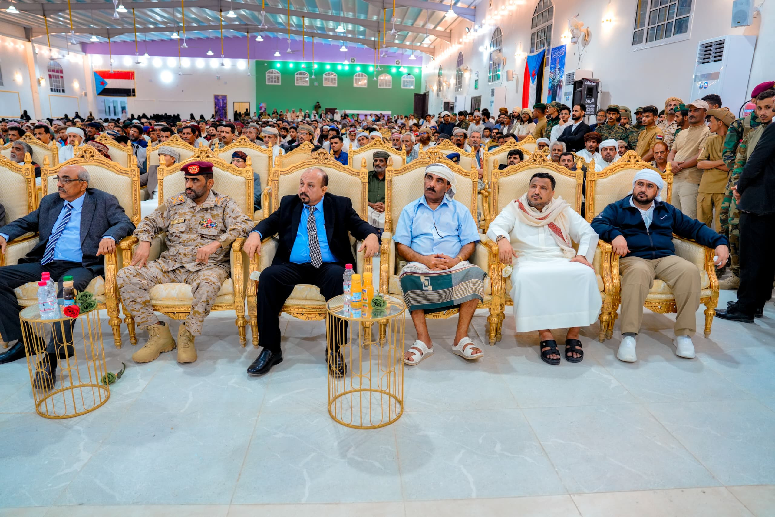 الرئيس الزُبيدي يشهد الأمسية الرمضانية الحاشدة التي أقامتها قيادة المهرة بمناسبة زيارته للمحافظة الرئيس الزُبيدي يشهد الأمسية الرمضانية الحاشدة التي أقامتها قيادة المهرة بمناسبة زيارته للمحافظة