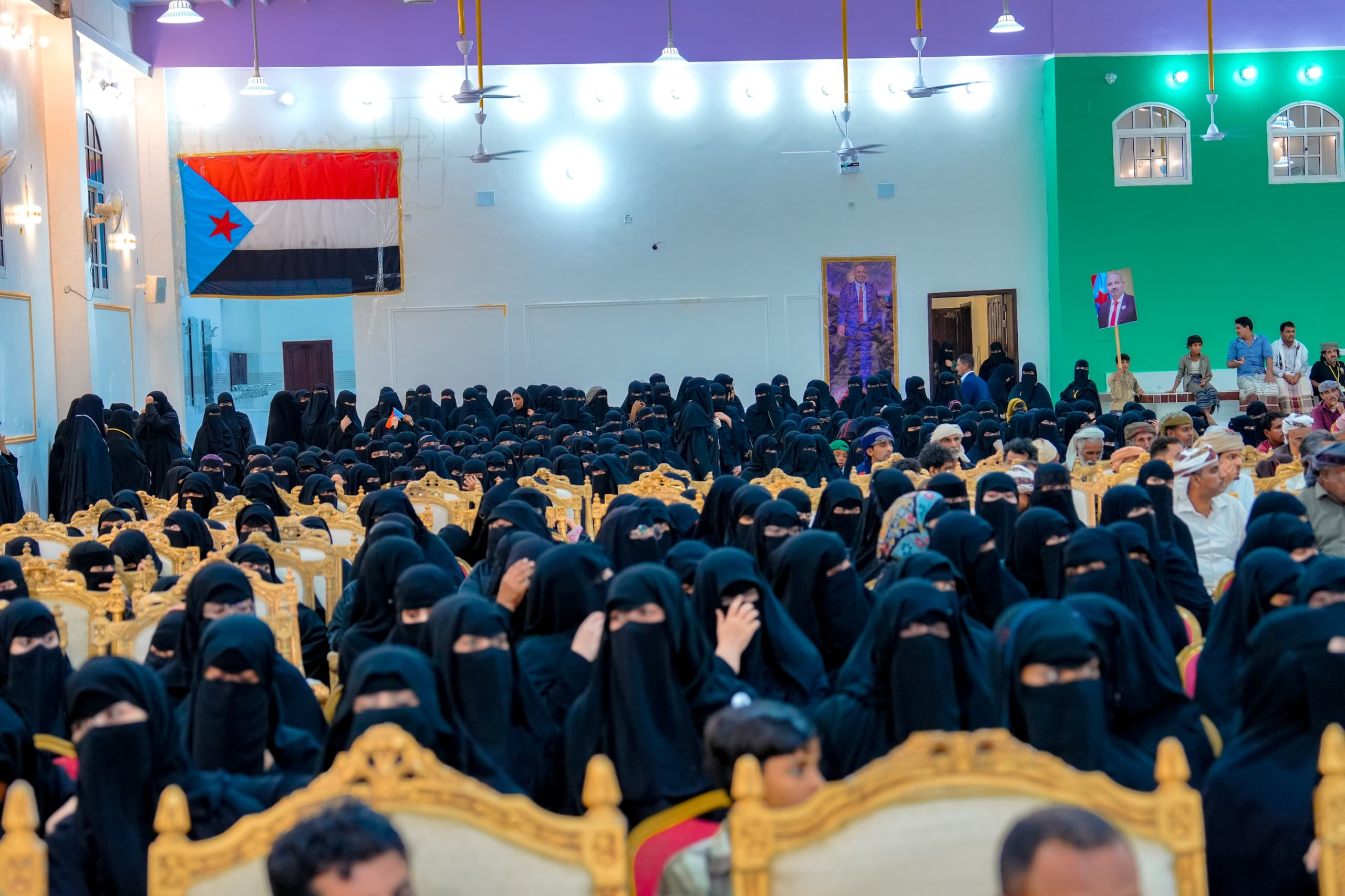الرئيس الزُبيدي يشهد الأمسية الرمضانية الحاشدة التي أقامتها قيادة المهرة بمناسبة زيارته للمحافظة الرئيس الزُبيدي يشهد الأمسية الرمضانية الحاشدة التي أقامتها قيادة المهرة بمناسبة زيارته للمحافظة