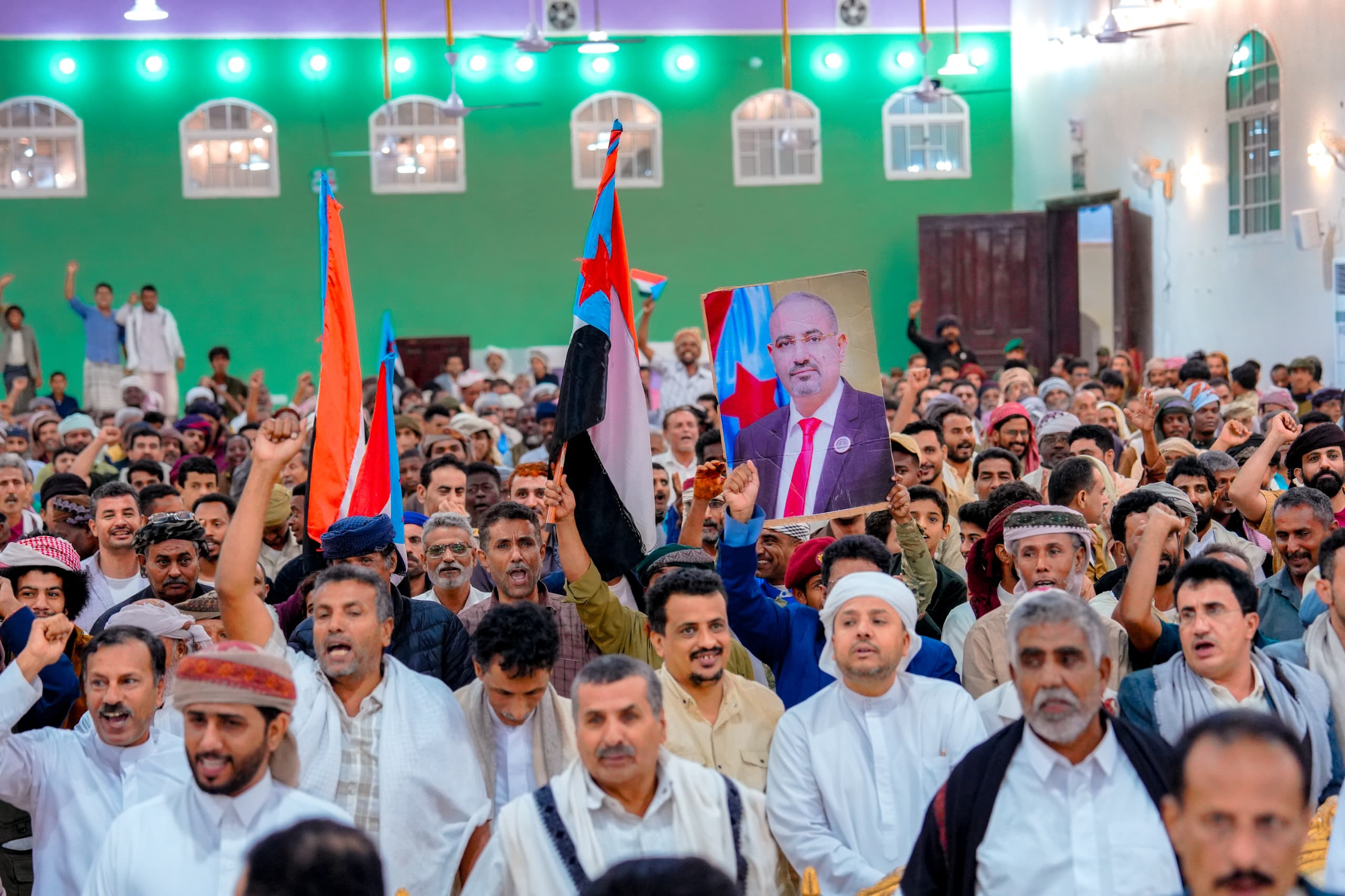 الرئيس الزُبيدي يشهد الأمسية الرمضانية الحاشدة التي أقامتها قيادة المهرة بمناسبة زيارته للمحافظة الرئيس الزُبيدي يشهد الأمسية الرمضانية الحاشدة التي أقامتها قيادة المهرة بمناسبة زيارته للمحافظة