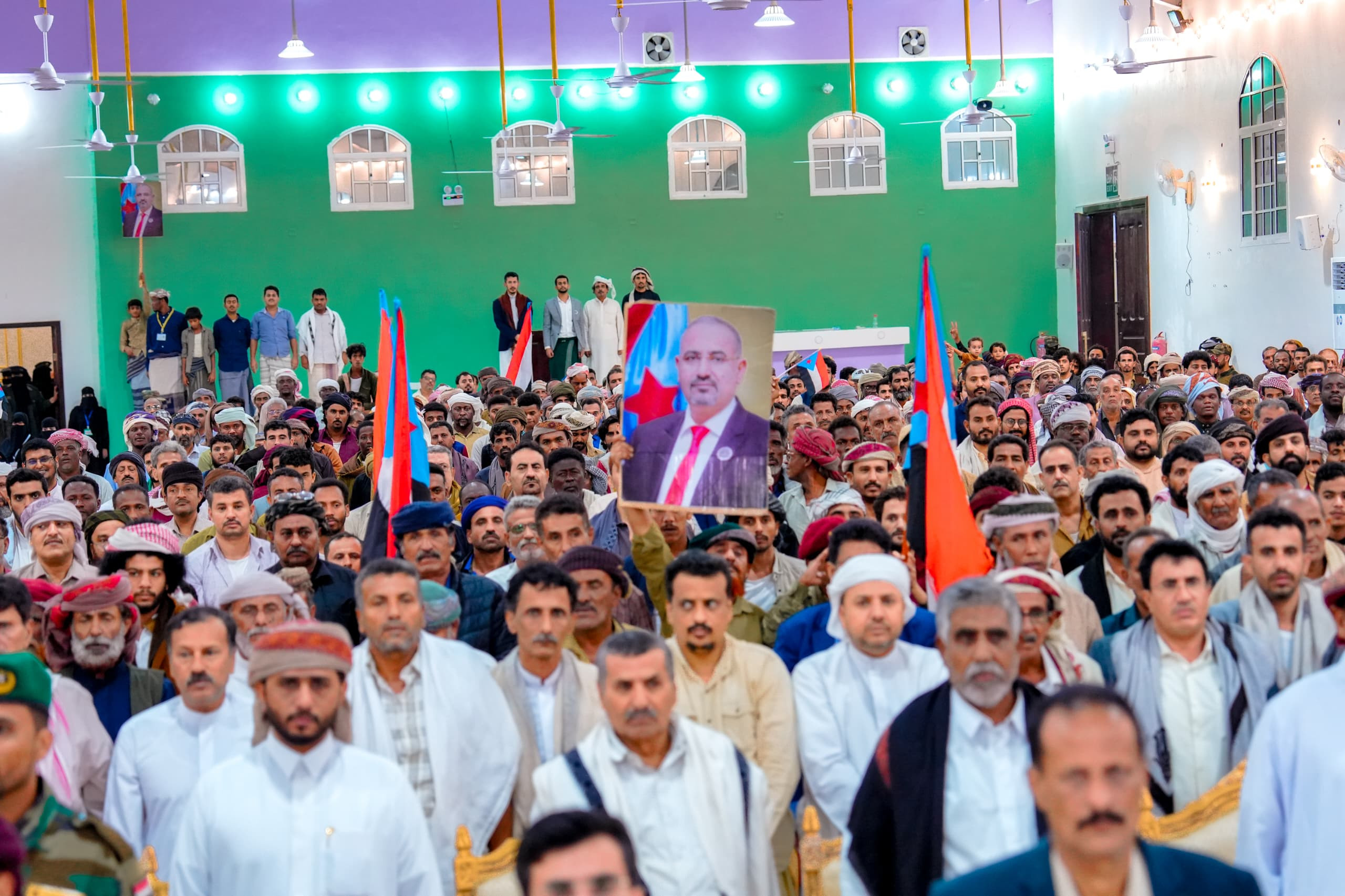 الرئيس الزُبيدي يشهد الأمسية الرمضانية الحاشدة التي أقامتها قيادة المهرة بمناسبة زيارته للمحافظة الرئيس الزُبيدي يشهد الأمسية الرمضانية الحاشدة التي أقامتها قيادة المهرة بمناسبة زيارته للمحافظة