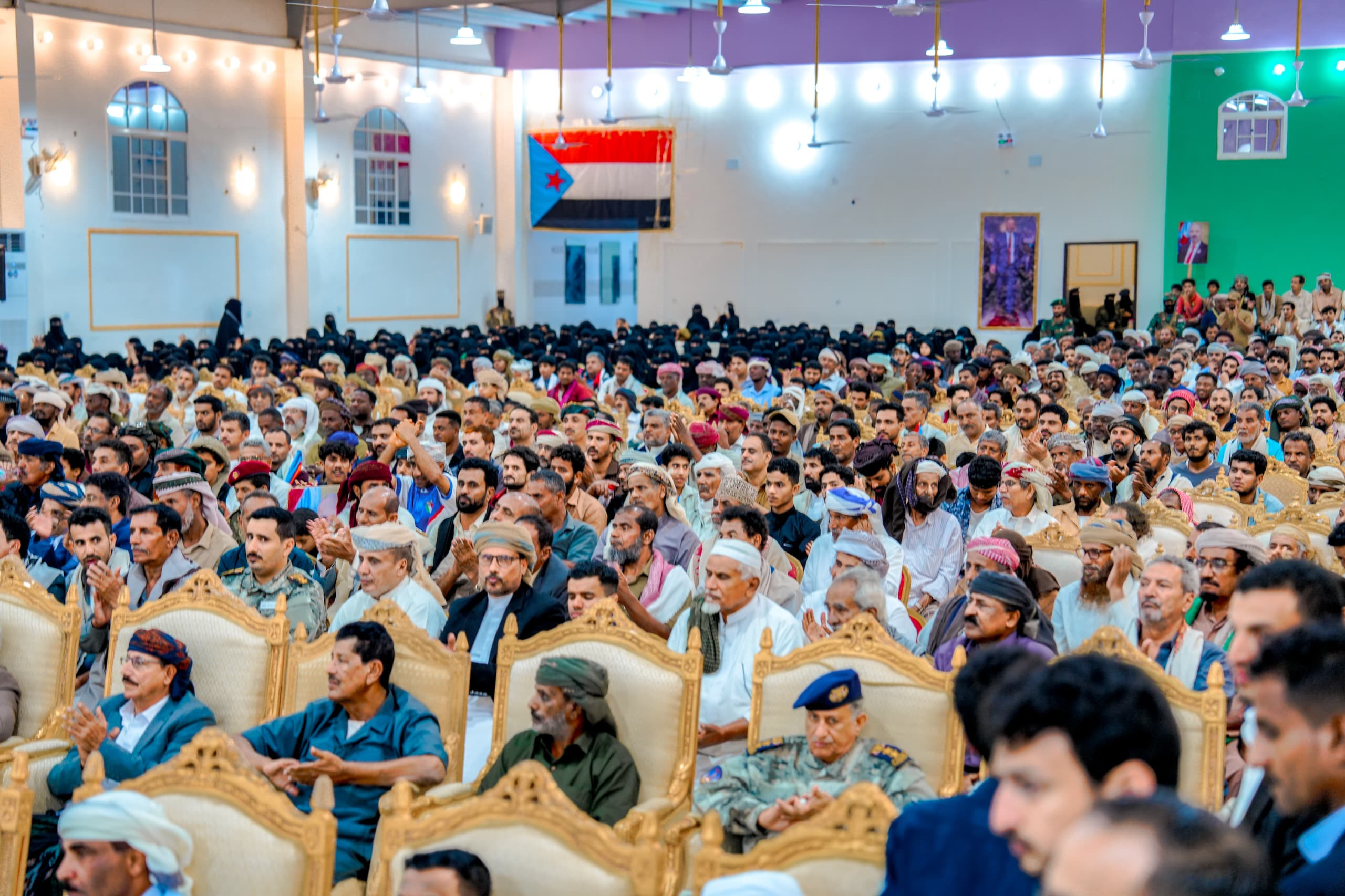 الرئيس الزُبيدي يشهد الأمسية الرمضانية الحاشدة التي أقامتها قيادة المهرة بمناسبة زيارته للمحافظة الرئيس الزُبيدي يشهد الأمسية الرمضانية الحاشدة التي أقامتها قيادة المهرة بمناسبة زيارته للمحافظة