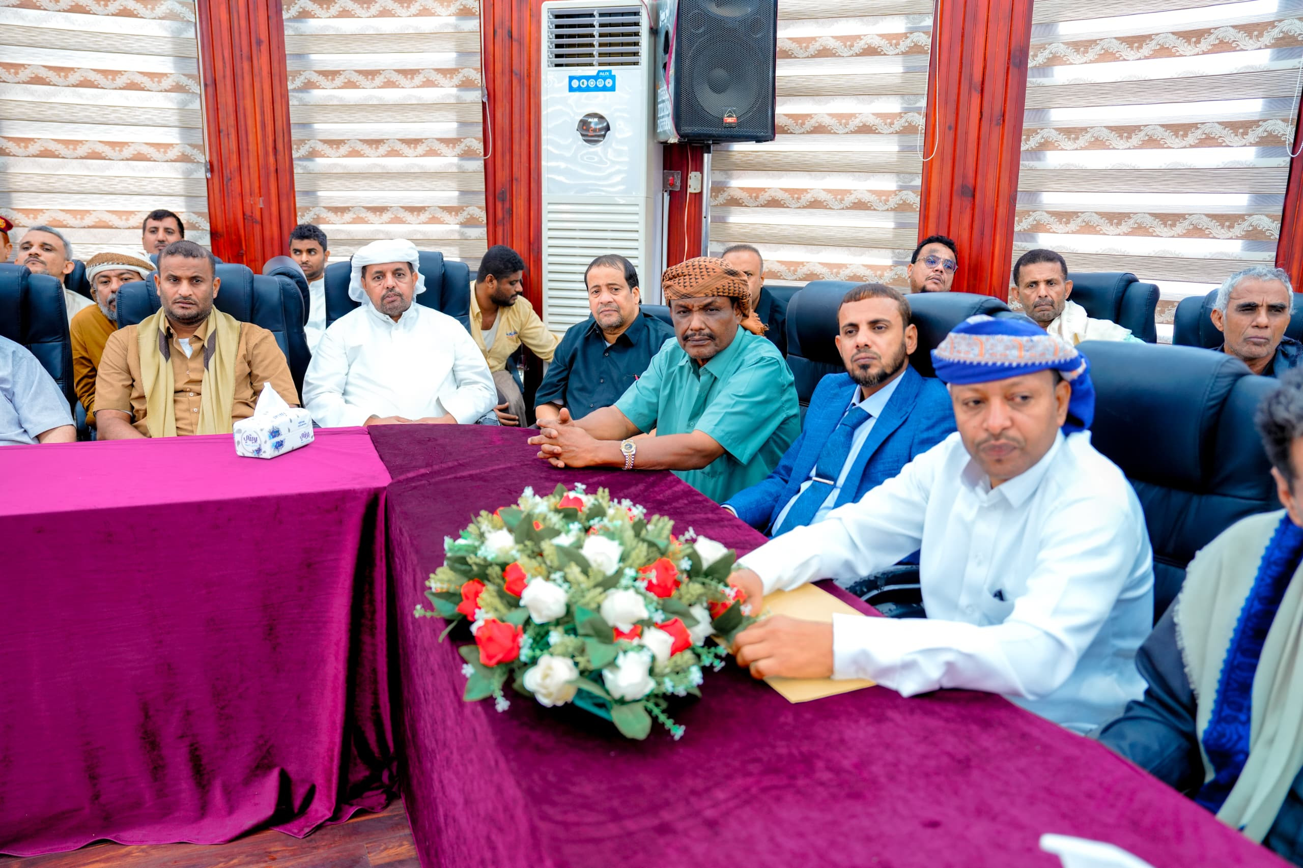 الرئيس الزُبيدي يرأس اجتماعًا للسلطة المحلية والقادة العسكريين والأمنيين بمحافظة المهرة الرئيس الزُبيدي يرأس اجتماعًا للسلطة المحلية والقادة العسكريين والأمنيين بمحافظة المهرة