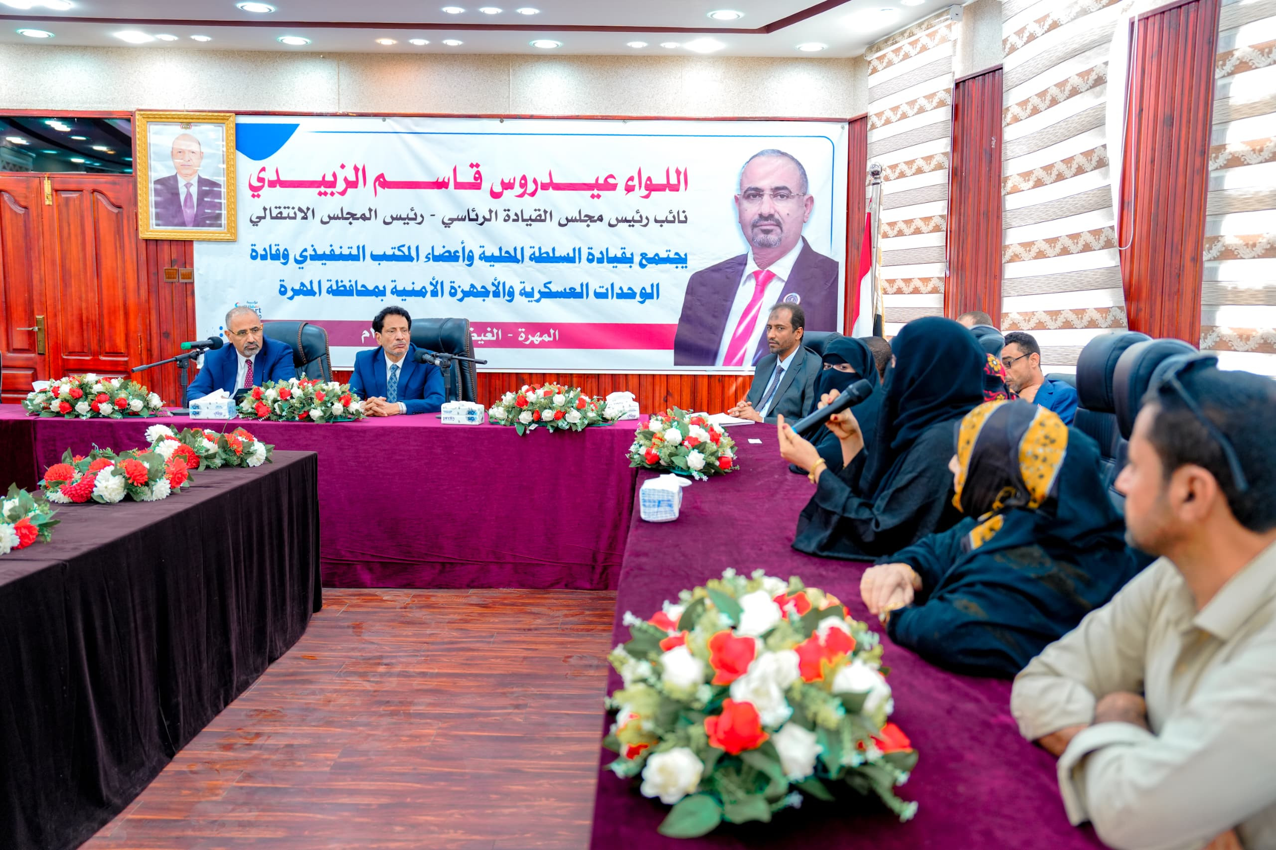 الرئيس الزُبيدي يرأس اجتماعًا للسلطة المحلية والقادة العسكريين والأمنيين بمحافظة المهرة الرئيس الزُبيدي يرأس اجتماعًا للسلطة المحلية والقادة العسكريين والأمنيين بمحافظة المهرة