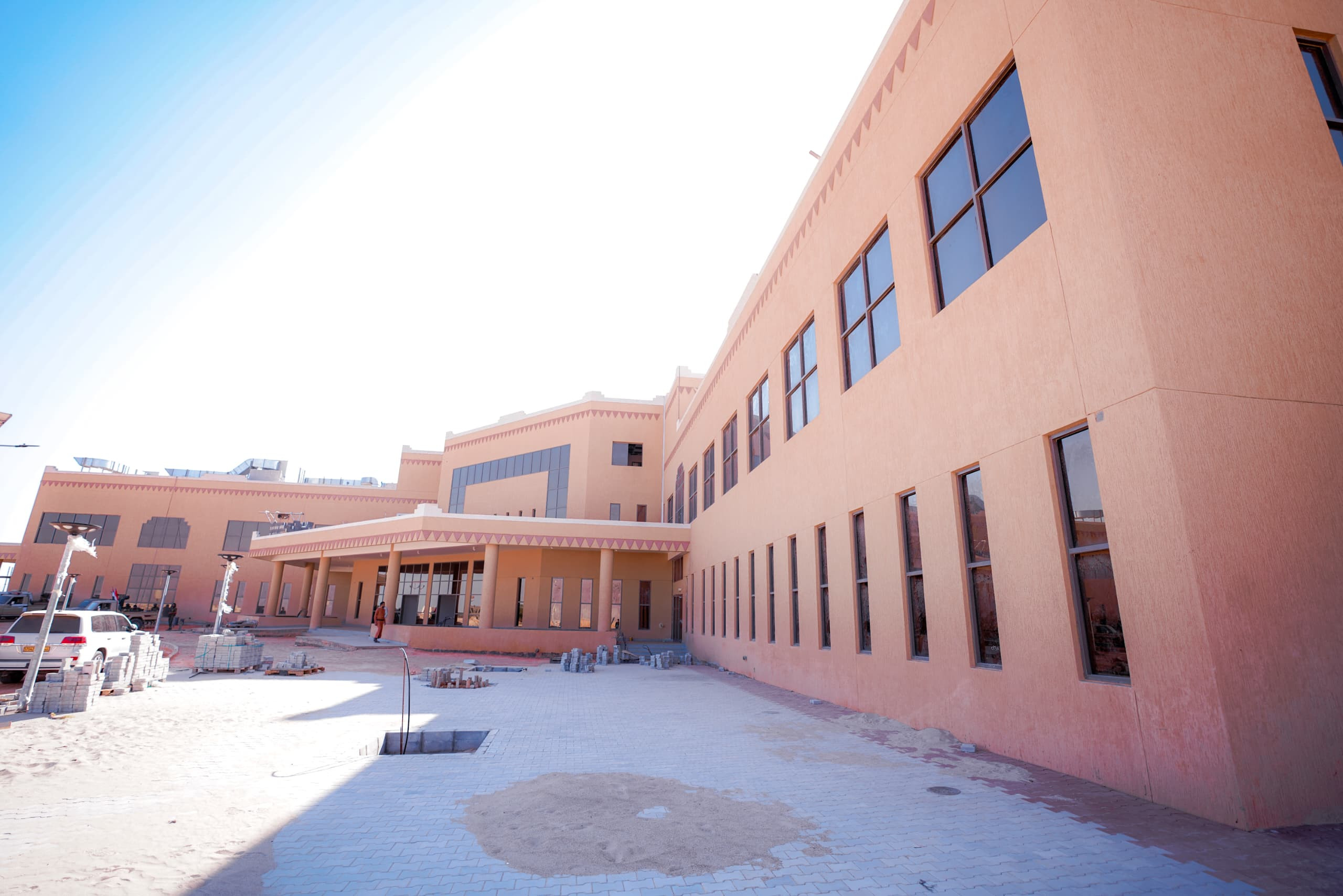 الرئيس الزُبيدي يتفقد سير العمل بمشروع مدينة الملك سلمان الطبية والتعليمية في المهرة الرئيس الزُبيدي يتفقد سير العمل بمشروع مدينة الملك سلمان الطبية والتعليمية في المهرة