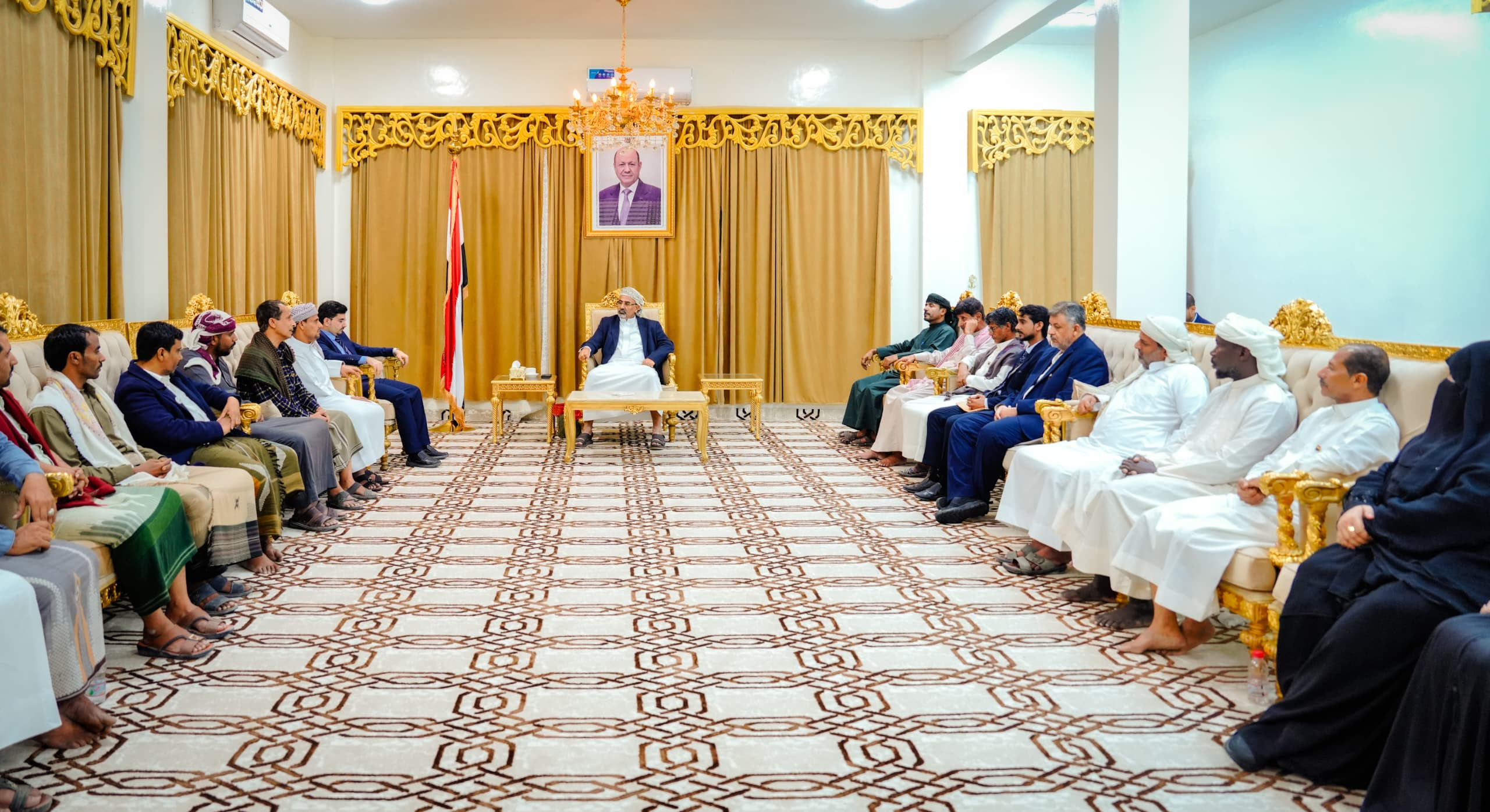 الرئيس الزُبيدي يرأس اجتماعًا لتنفيذية انتقالي المهرة ويؤكد على التمكين السياسي لأبناء المحافظة الرئيس الزُبيدي يرأس اجتماعًا لتنفيذية انتقالي المهرة ويؤكد على التمكين السياسي لأبناء المحافظة