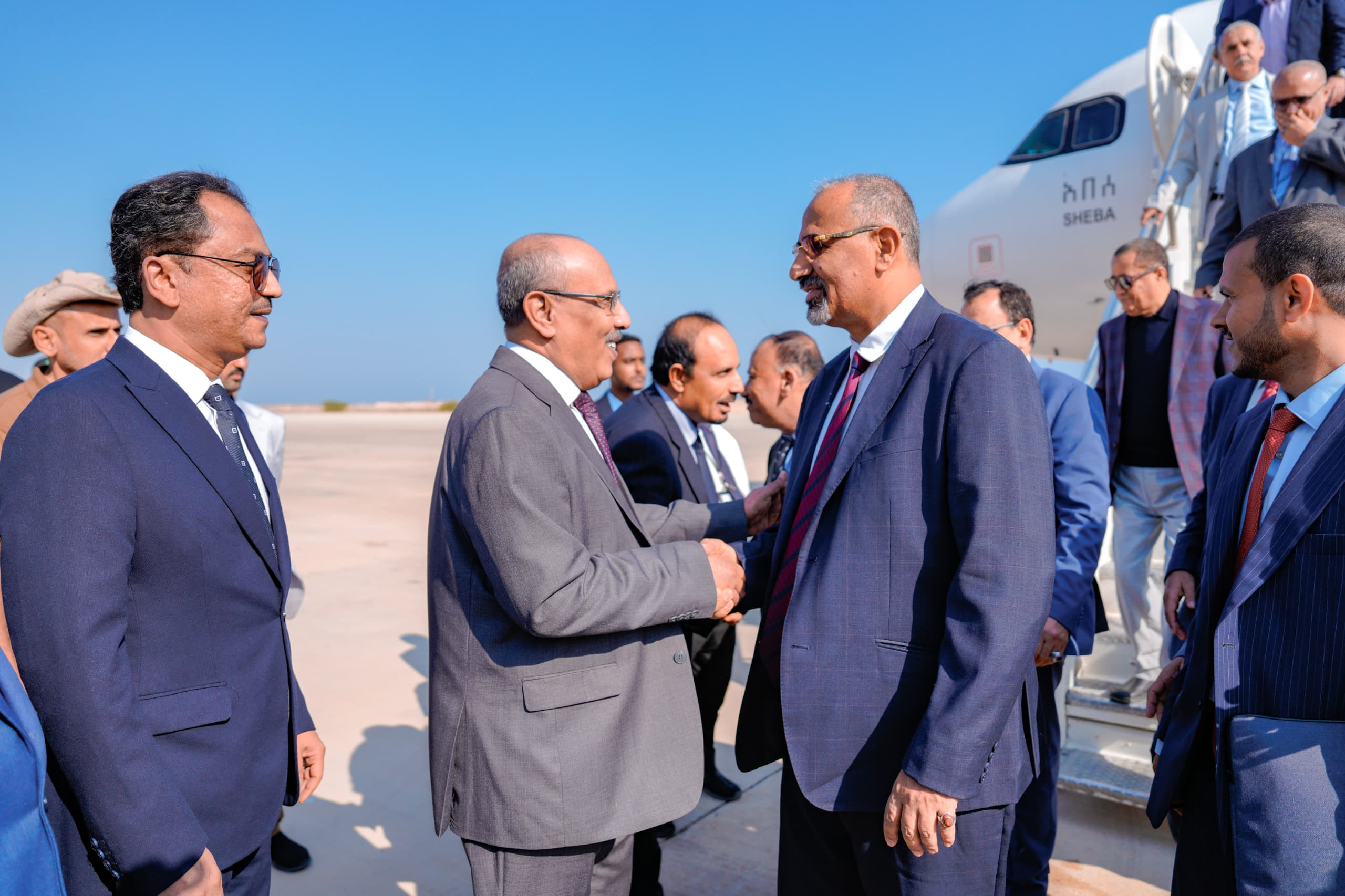 الرئيس الزُبيدي يصل المكلا في زيارة تفقدية لمحافظة حضرموت الرئيس الزُبيدي يصل المكلا في زيارة تفقدية لمحافظة حضرموت