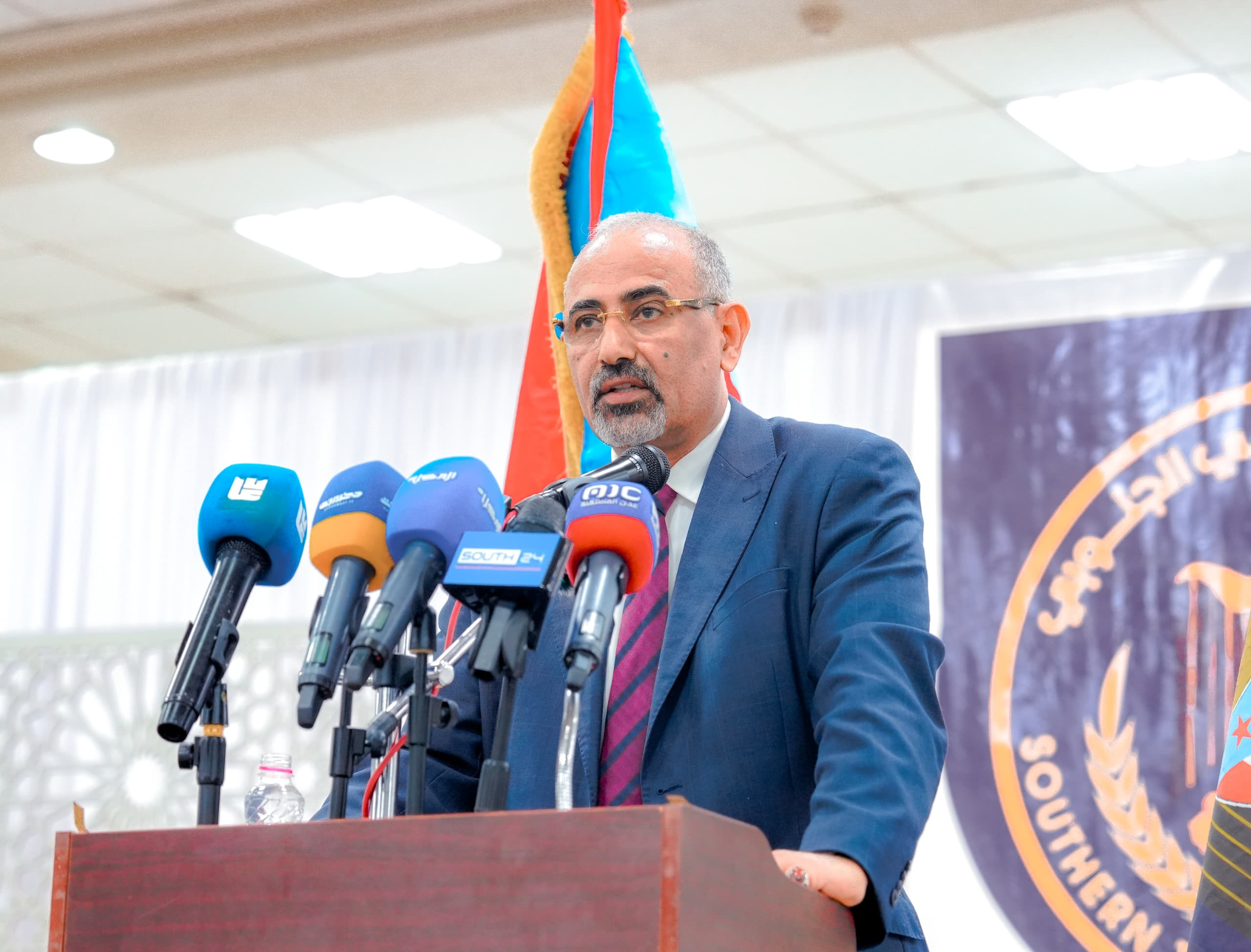 الرئيس الزُبيدي يعقد لقاءً موسعًا بمختلف شرائح وفئات المجتمع الحضرمي الرئيس الزُبيدي يعقد لقاءً موسعًا بمختلف شرائح وفئات المجتمع الحضرمي