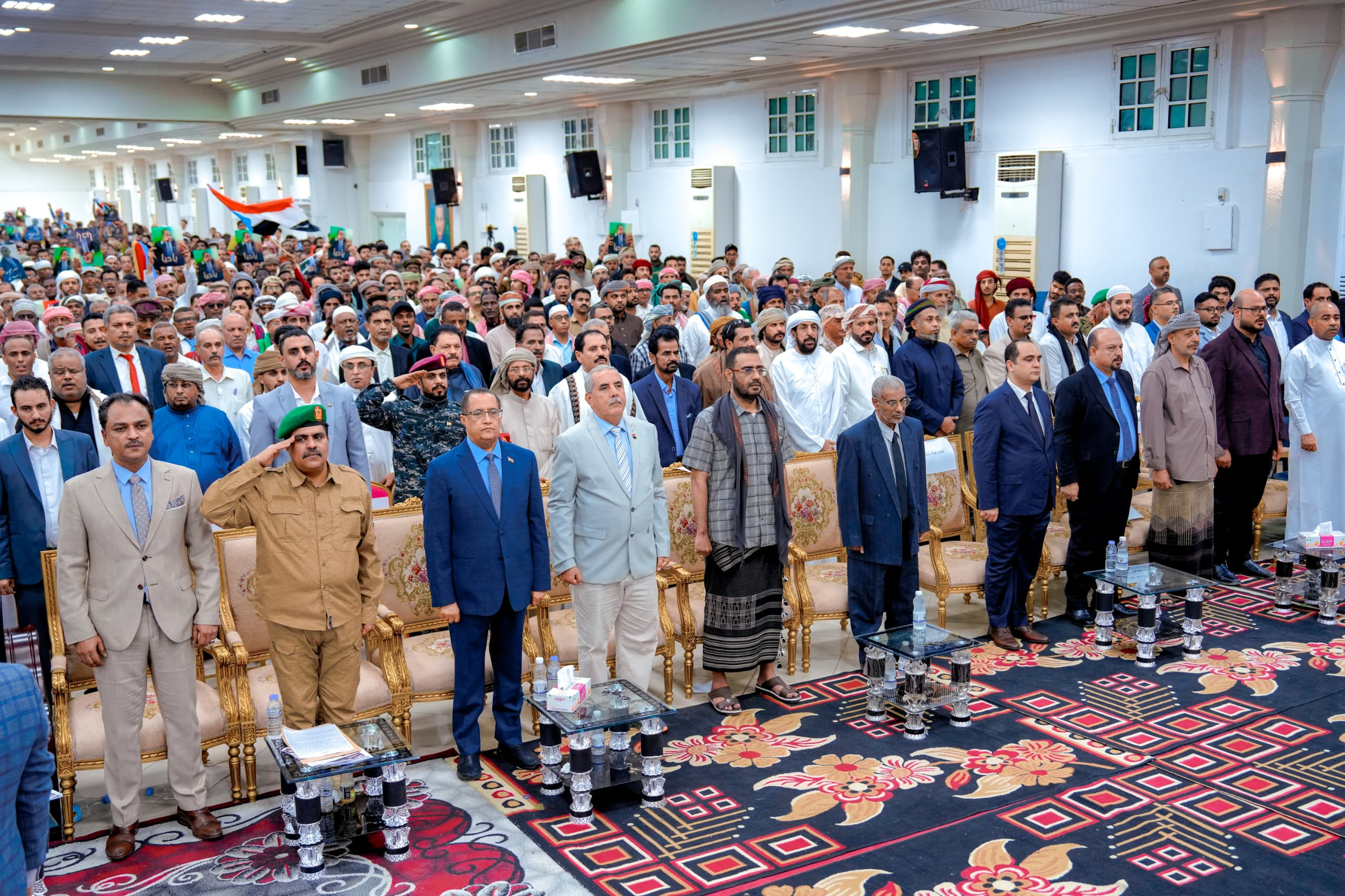 الرئيس الزُبيدي يعقد لقاءً موسعًا بمختلف شرائح وفئات المجتمع الحضرمي الرئيس الزُبيدي يعقد لقاءً موسعًا بمختلف شرائح وفئات المجتمع الحضرمي