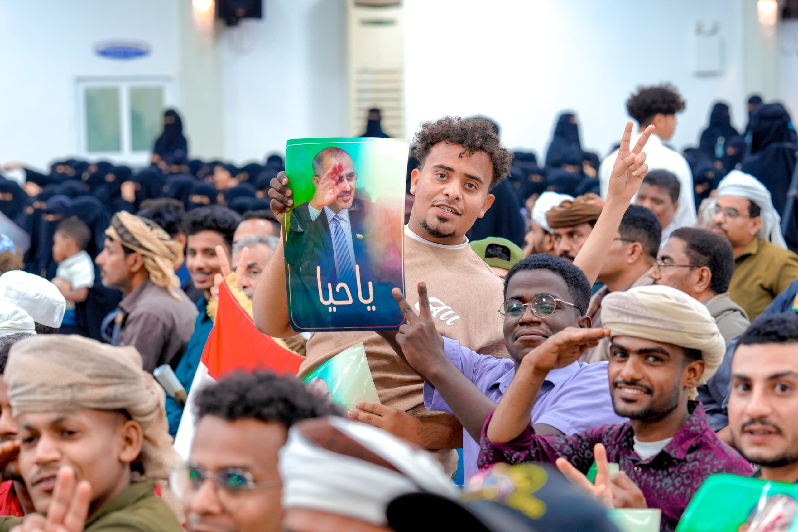 الرئيس الزُبيدي يعقد لقاءً موسعًا بمختلف شرائح وفئات المجتمع الحضرمي الرئيس الزُبيدي يعقد لقاءً موسعًا بمختلف شرائح وفئات المجتمع الحضرمي