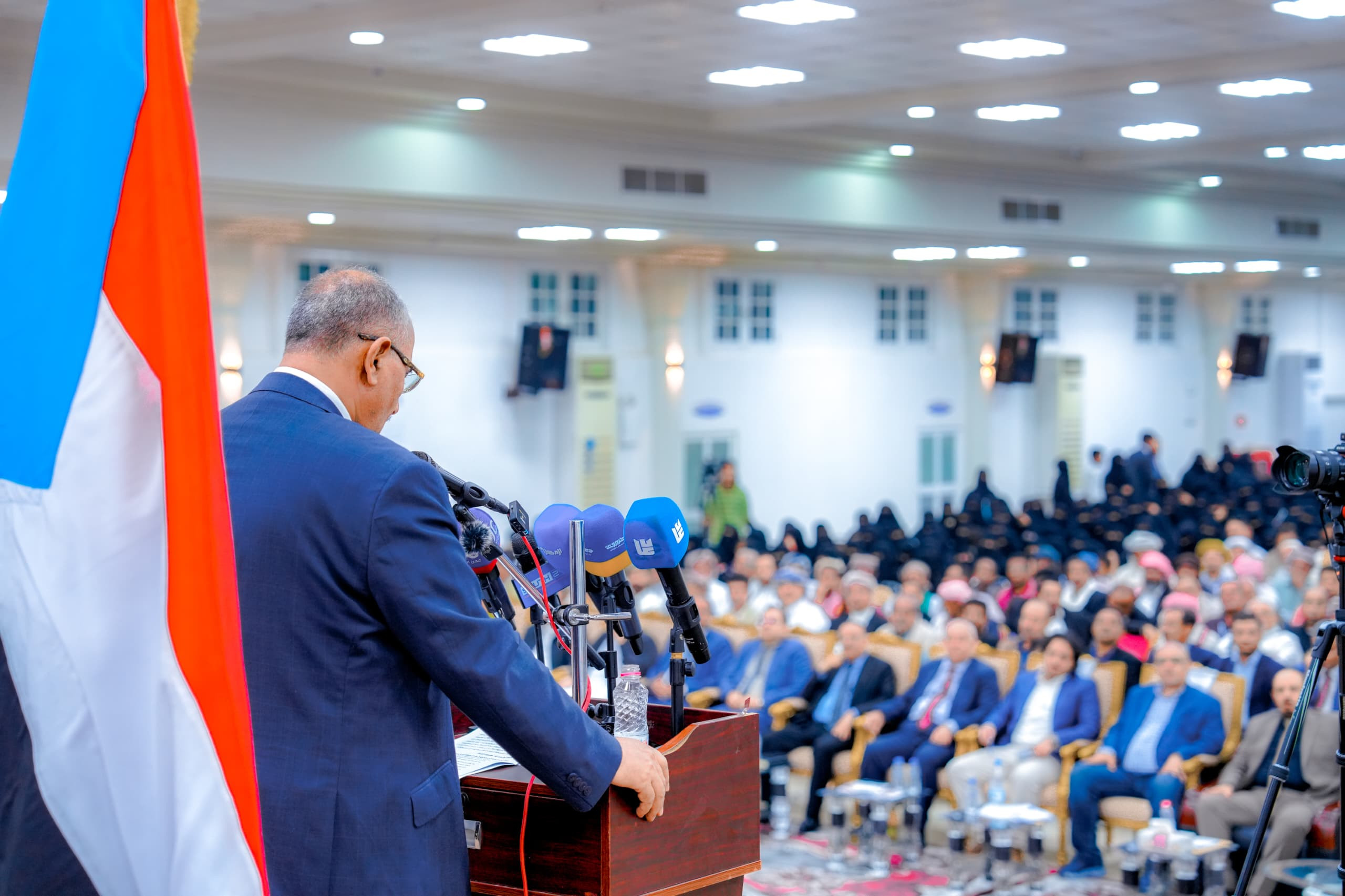 الرئيس الزُبيدي يعقد لقاءً موسعًا بمختلف شرائح وفئات المجتمع الحضرمي الرئيس الزُبيدي يعقد لقاءً موسعًا بمختلف شرائح وفئات المجتمع الحضرمي