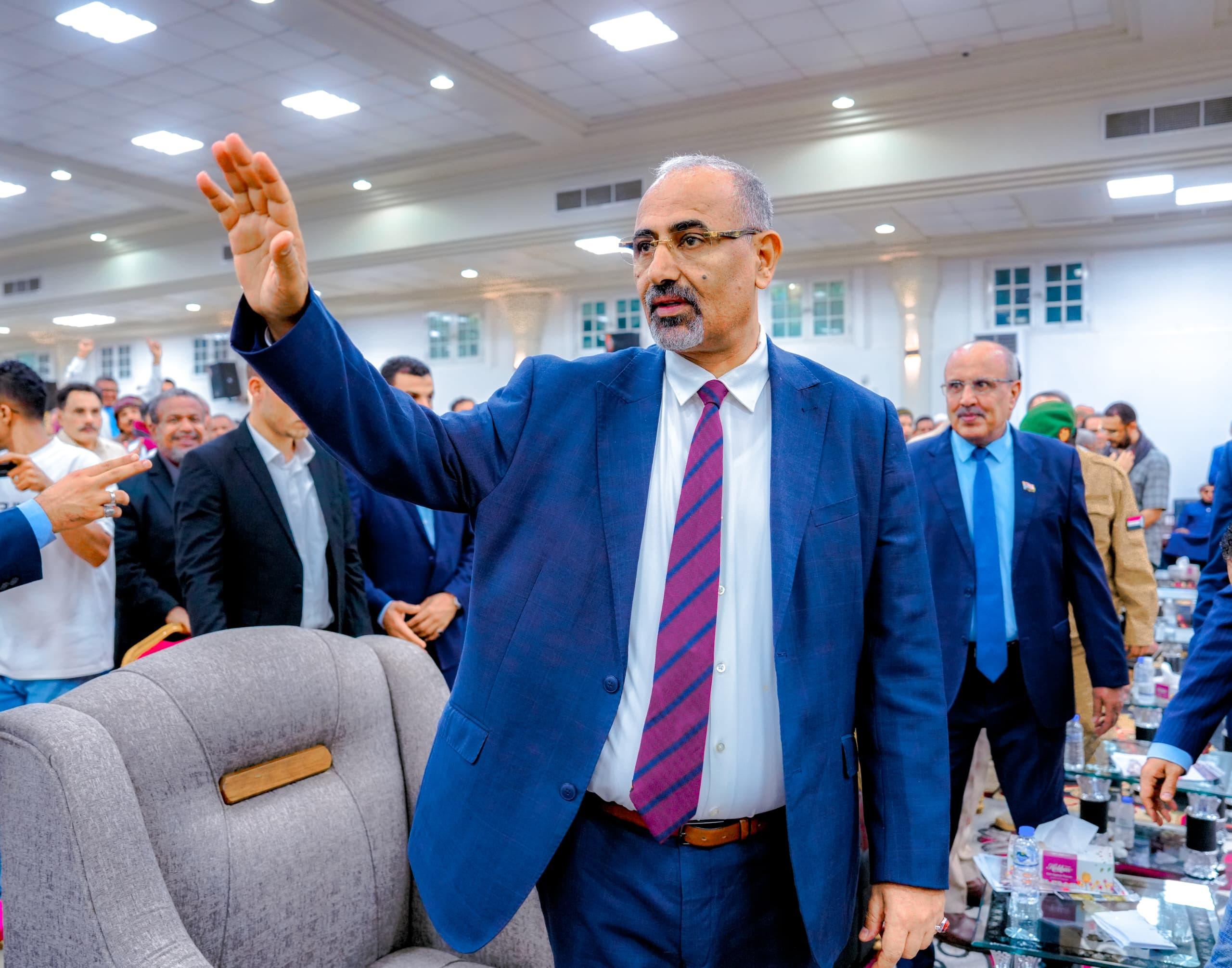 الرئيس الزُبيدي يعقد لقاءً موسعًا بمختلف شرائح وفئات المجتمع الحضرمي الرئيس الزُبيدي يعقد لقاءً موسعًا بمختلف شرائح وفئات المجتمع الحضرمي