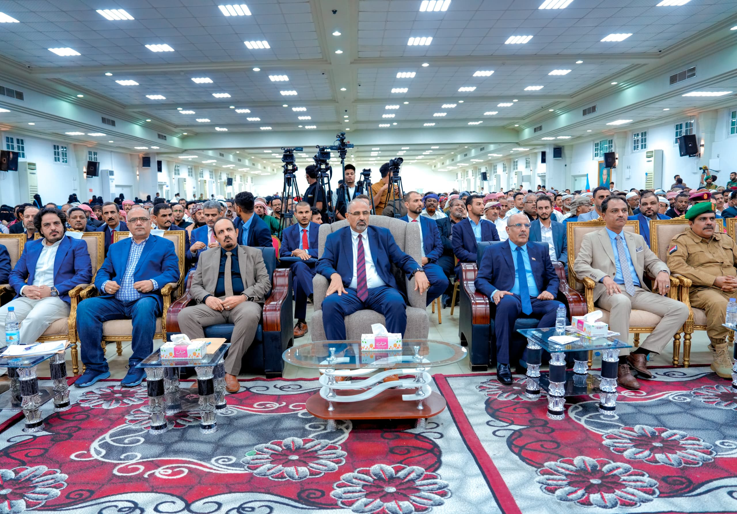 الرئيس الزُبيدي يعقد لقاءً موسعًا بمختلف شرائح وفئات المجتمع الحضرمي الرئيس الزُبيدي يعقد لقاءً موسعًا بمختلف شرائح وفئات المجتمع الحضرمي