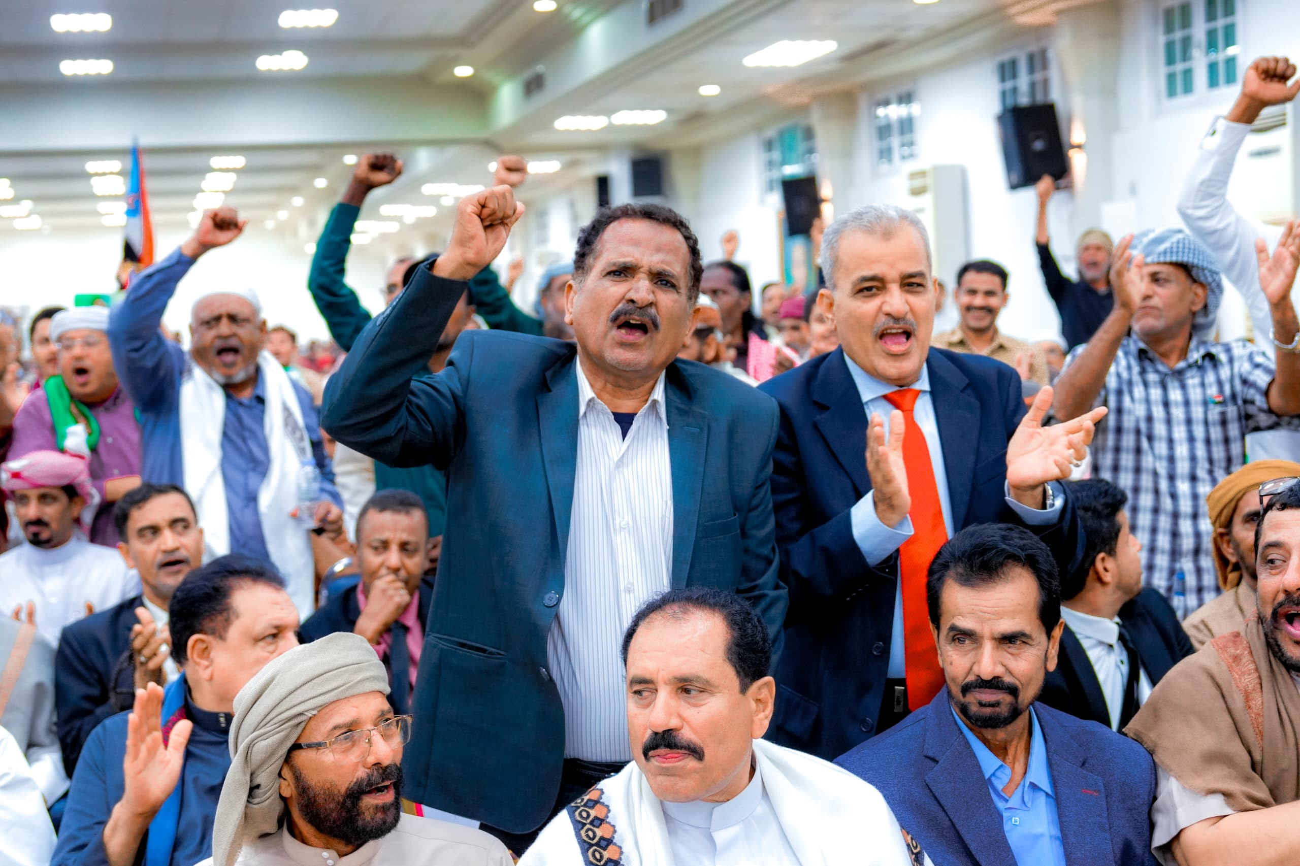 الرئيس الزُبيدي يعقد لقاءً موسعًا بمختلف شرائح وفئات المجتمع الحضرمي الرئيس الزُبيدي يعقد لقاءً موسعًا بمختلف شرائح وفئات المجتمع الحضرمي