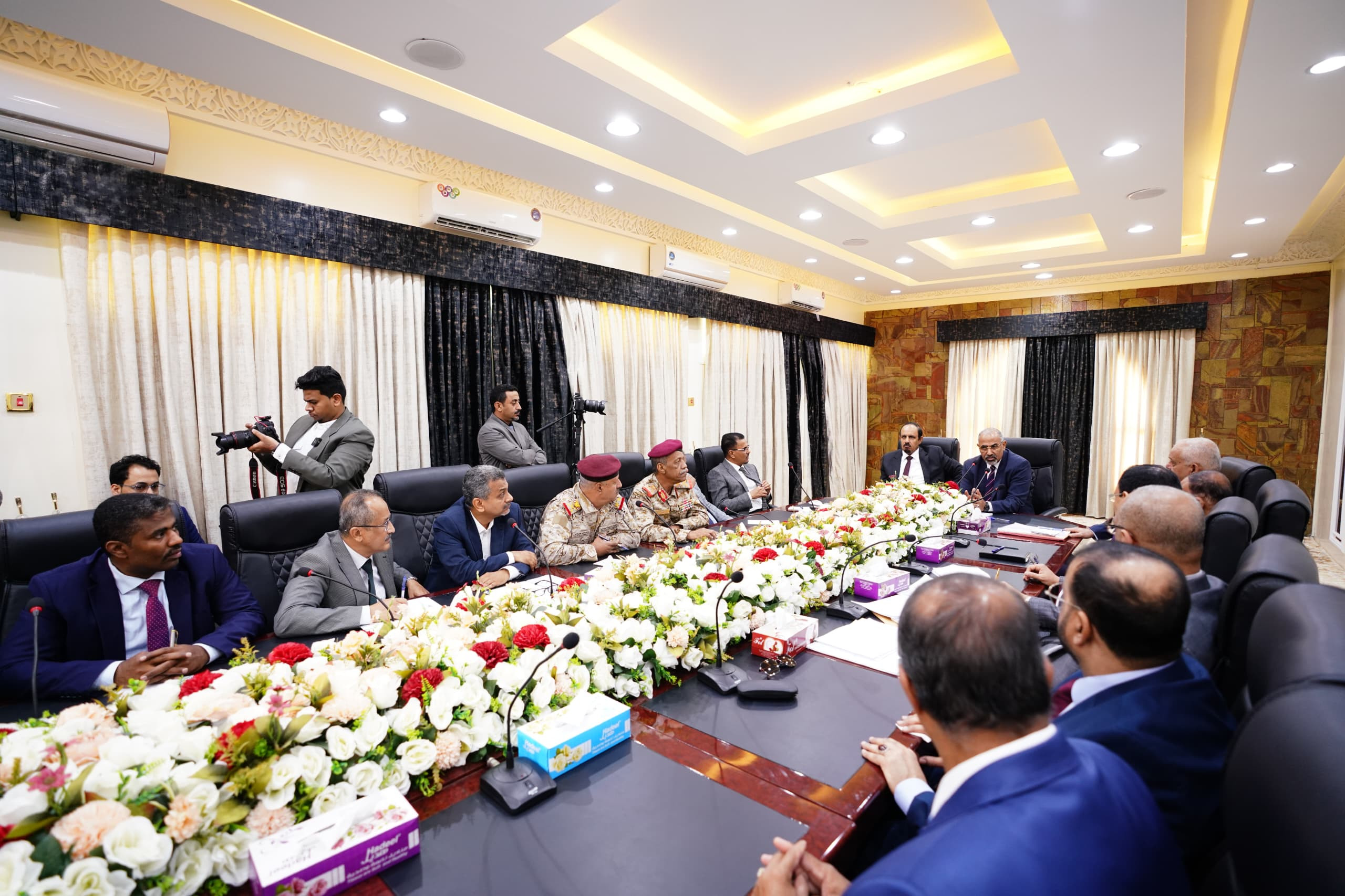 الرئيس الزُبيدي يرأس اجتماعًا للمكتب التنفيذي لمحافظة حضرموت الرئيس الزُبيدي يرأس اجتماعًا للمكتب التنفيذي لمحافظة حضرموت