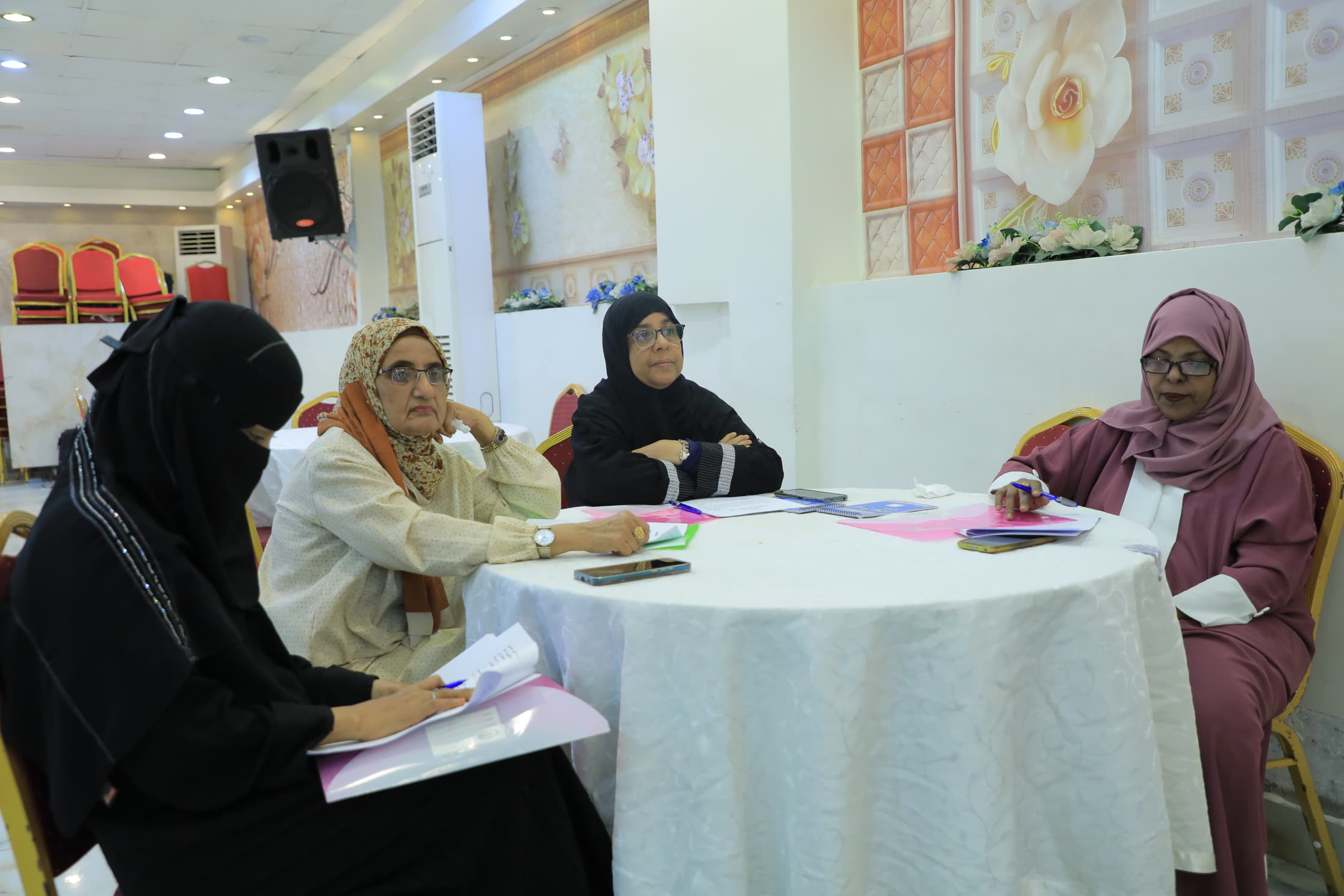 الأمانة العامة تنظم أمسية رمضانية نسوية في العاصمة عدن الأمانة العامة تنظم أمسية رمضانية نسوية في العاصمة عدن