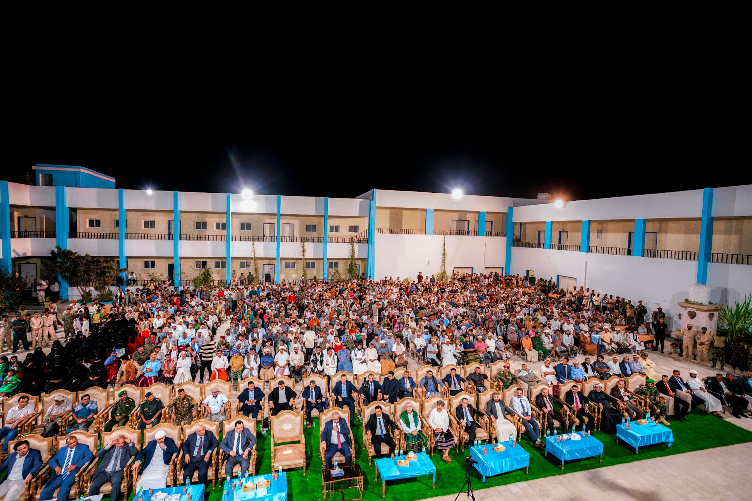 الرئيس الزُبيدي يشهد الأمسية الرمضانية الحاشدة التي أقامتها قيادة أرخبيل سقطرى احتفاءً بزيارته والوفد المرافق له للمحافظة الرئيس الزُبيدي يشهد الأمسية الرمضانية الحاشدة التي أقامتها قيادة أرخبيل سقطرى احتفاءً بزيارته والوفد المرافق له للمحافظة