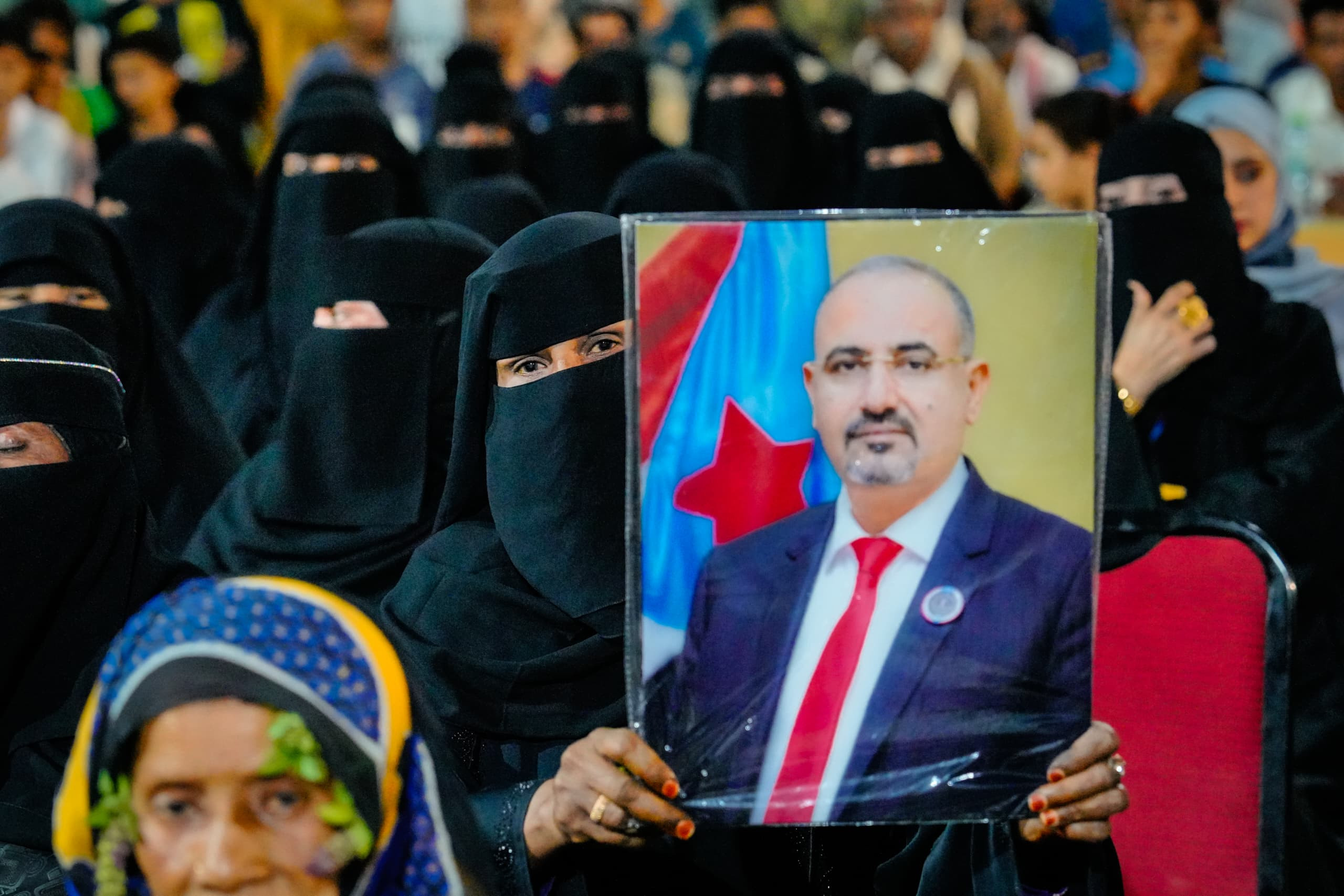 الرئيس الزُبيدي يشهد الأمسية الرمضانية الحاشدة التي أقامتها قيادة أرخبيل سقطرى احتفاءً بزيارته والوفد المرافق له للمحافظة الرئيس الزُبيدي يشهد الأمسية الرمضانية الحاشدة التي أقامتها قيادة أرخبيل سقطرى احتفاءً بزيارته والوفد المرافق له للمحافظة